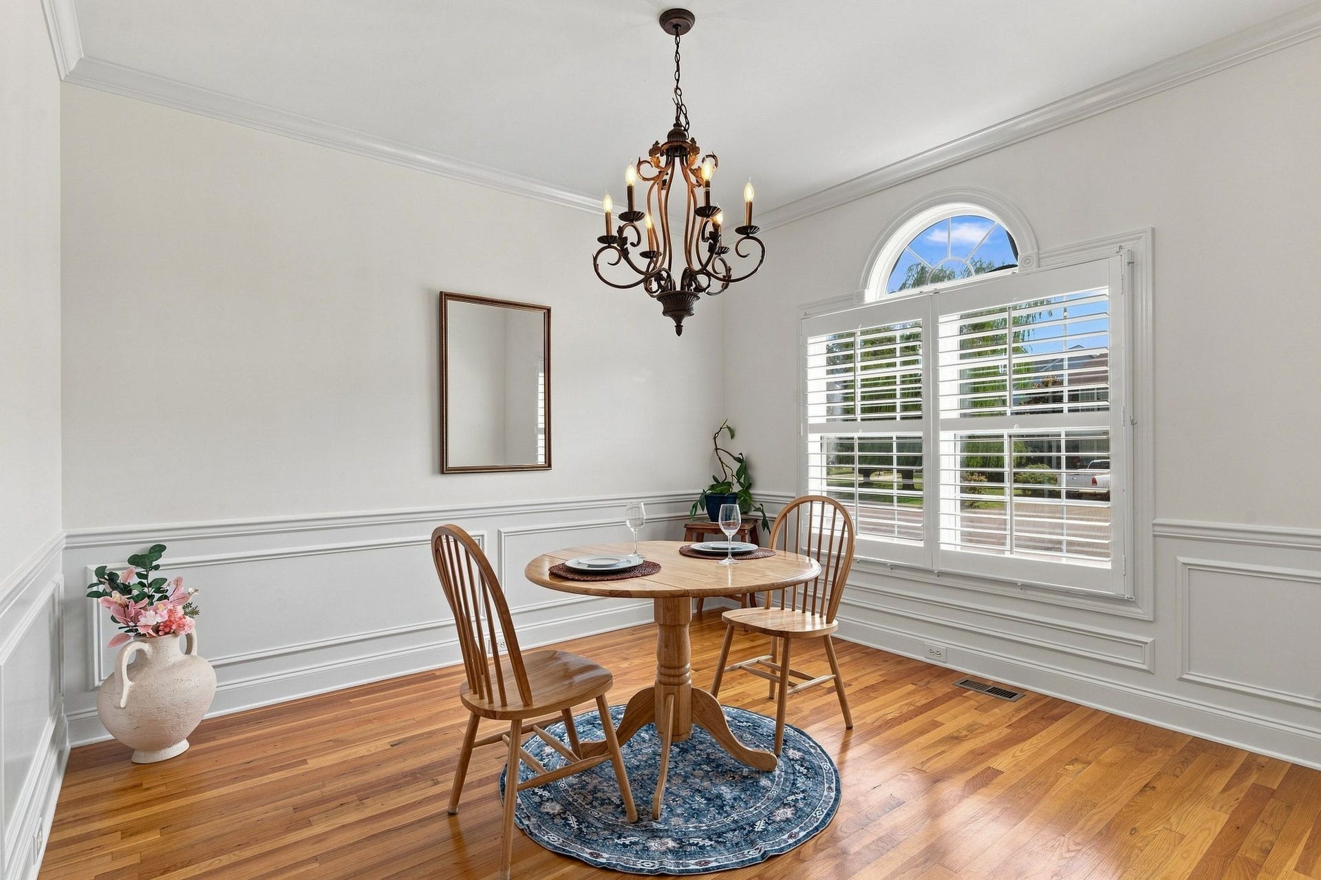 2153 Aberdeen Cir, Murfreesboro, TN 37130 You'll appreciate all of the natural light in the dining room!