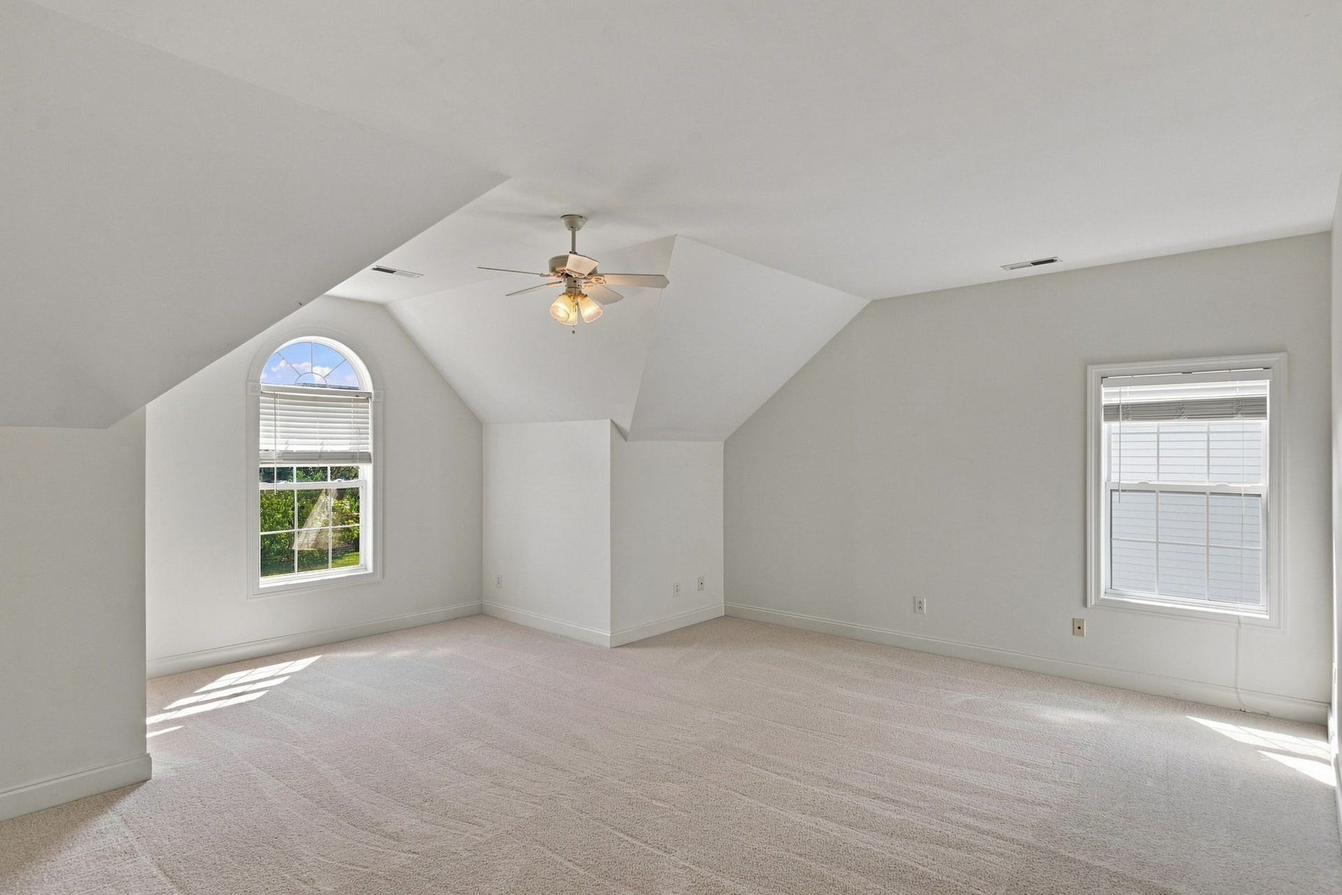 2153 Aberdeen Cir, Murfreesboro, TN 37130 But the biggest room of all is the oversized bonus space!