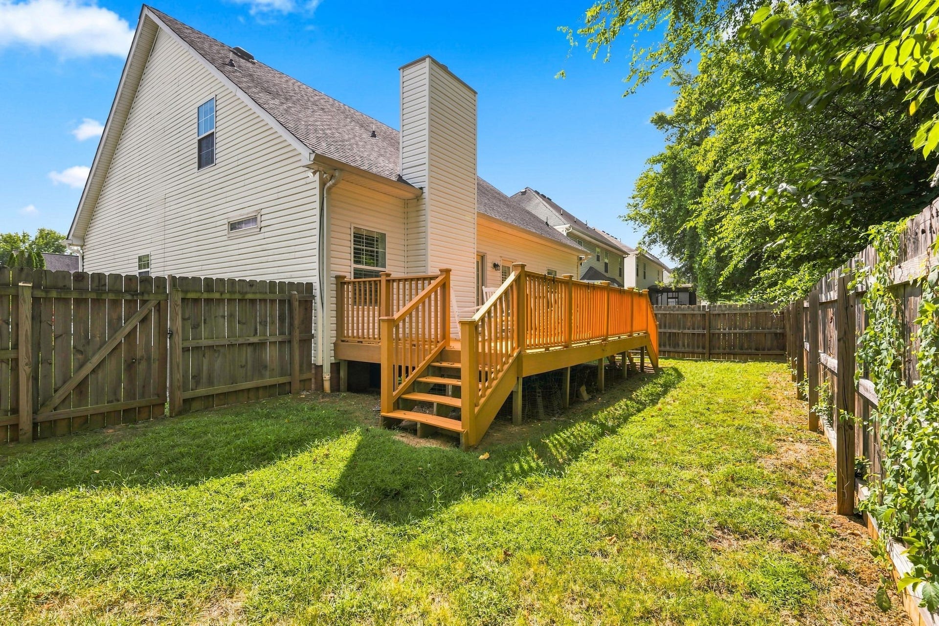 2153 Aberdeen Cir, Murfreesboro, TN 37130 What more could you want?!