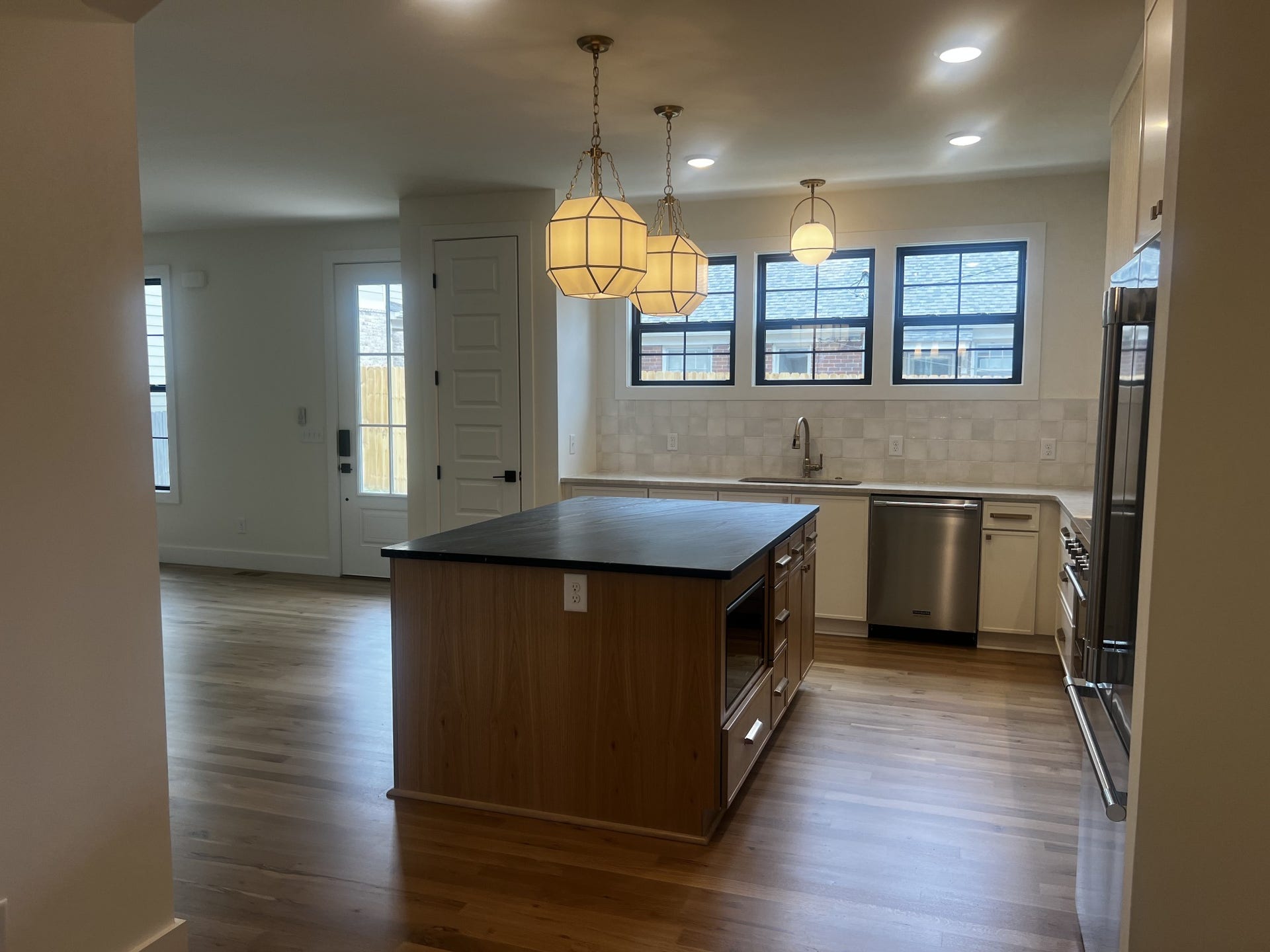5555 Knob Rd, Nashville, TN 37209 5555 Knob Rd, Nashville, TN 37209