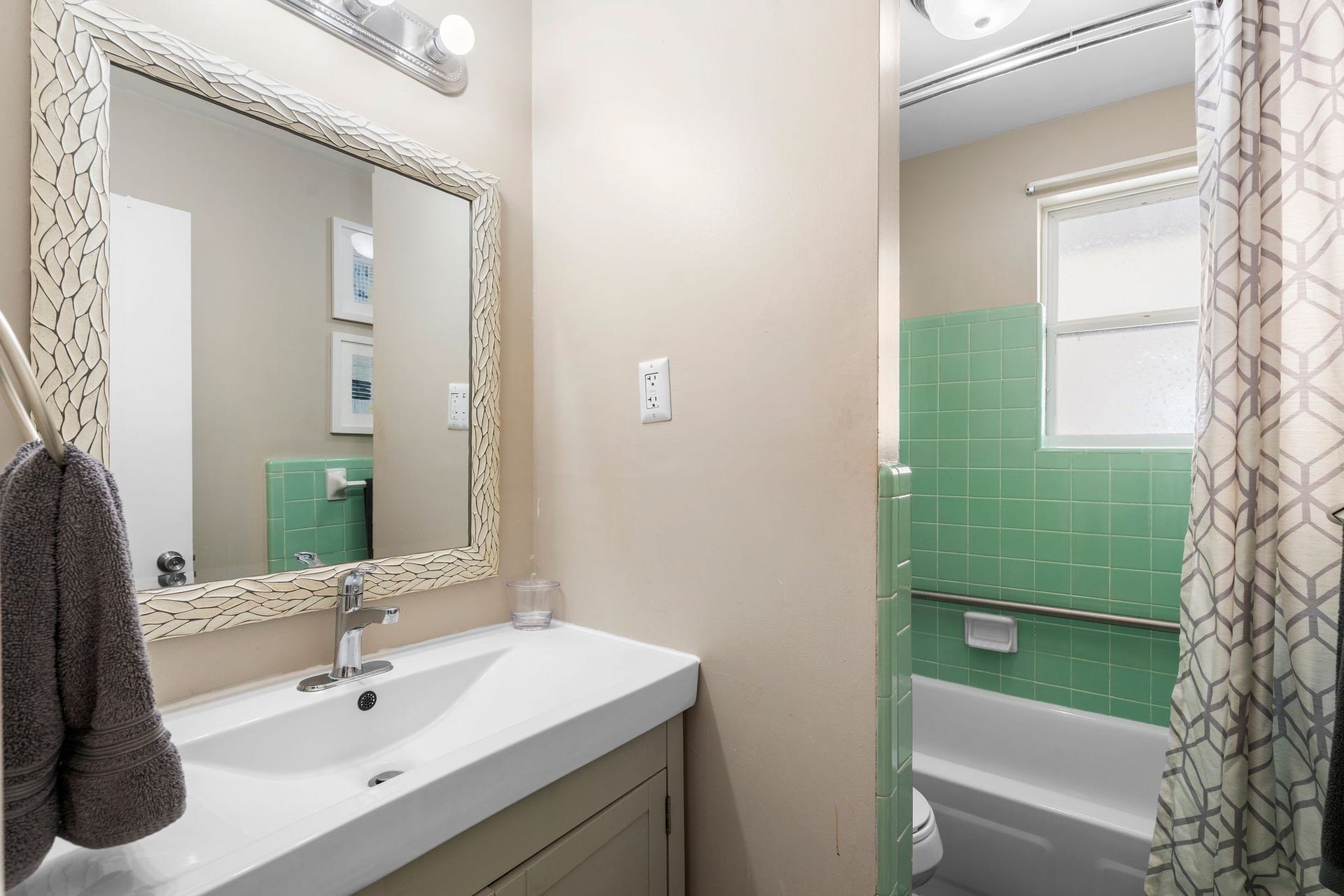 1122 2nd Ave S, Nashville, TN 37210 1122 2nd Ave S, Nashville, TN 37210