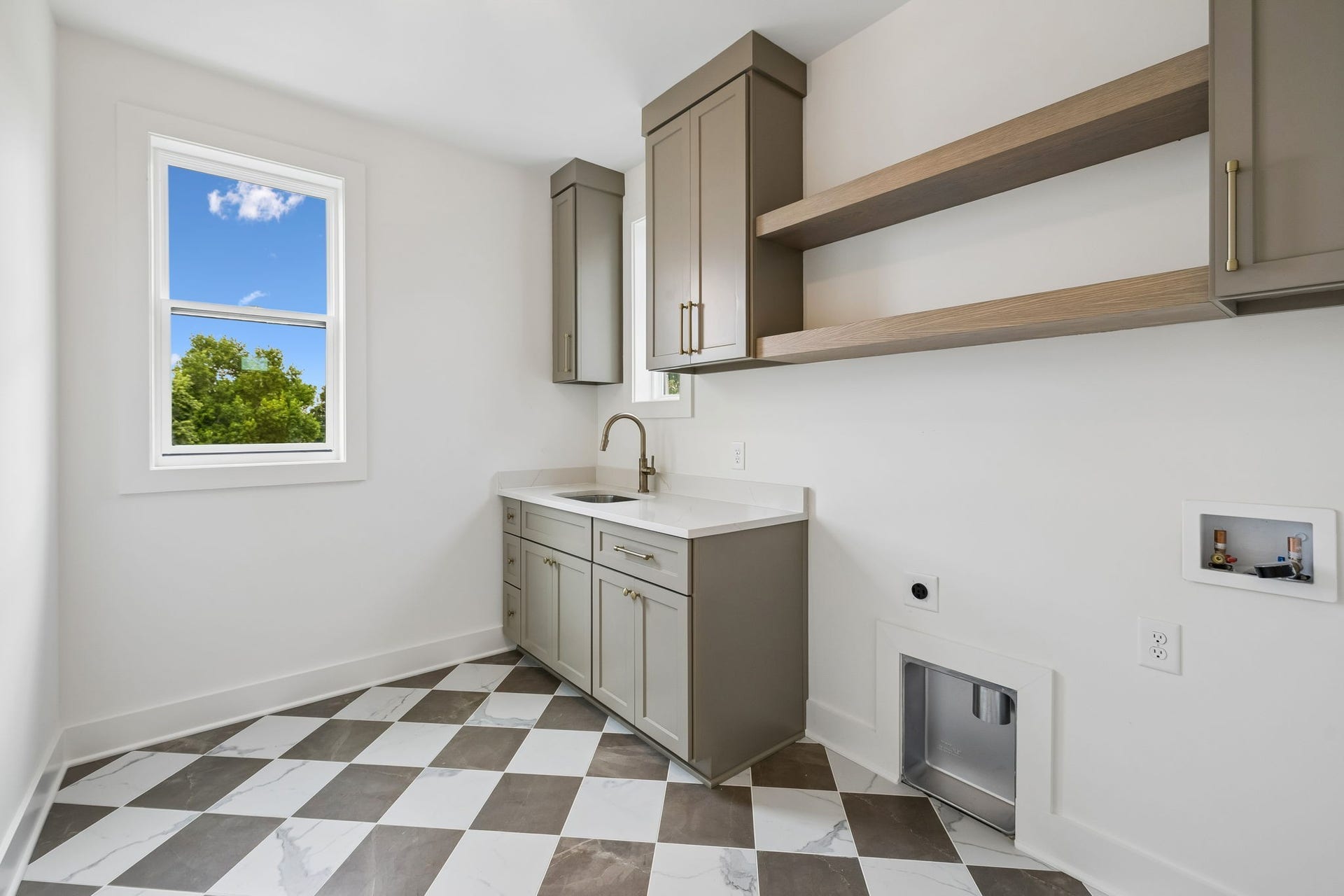 6413 Ranchero Dr, #B, Nashville, TN 37209 Upstairs Laundry Room
