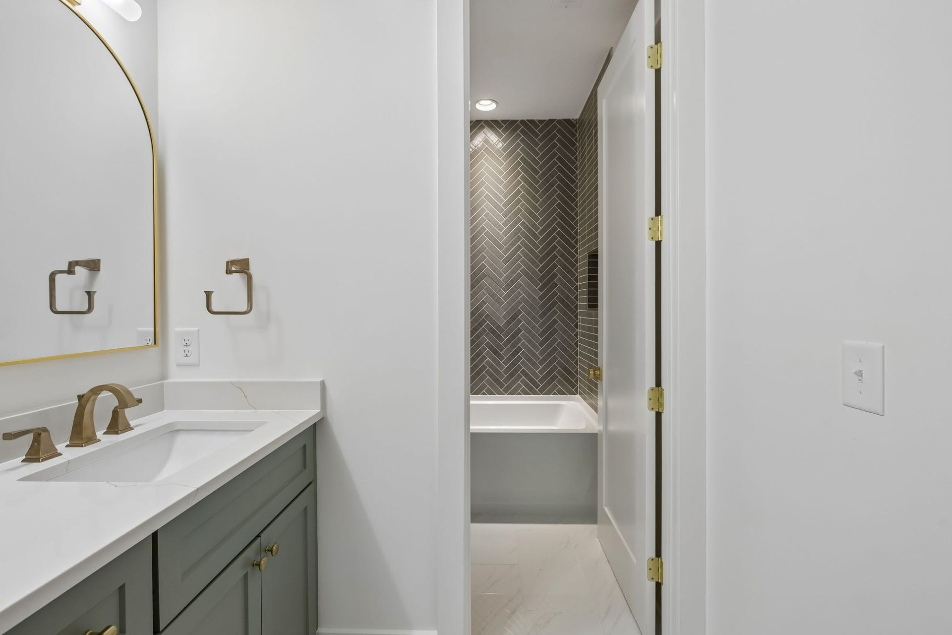 6413 Ranchero Dr, #B, Nashville, TN 37209 Downstairs Bathroom