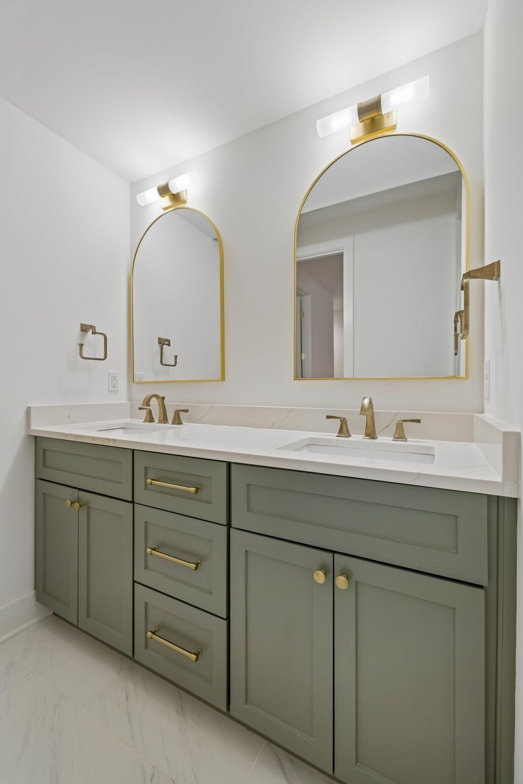 6413 Ranchero Dr, #B, Nashville, TN 37209 Downstairs Bathroom