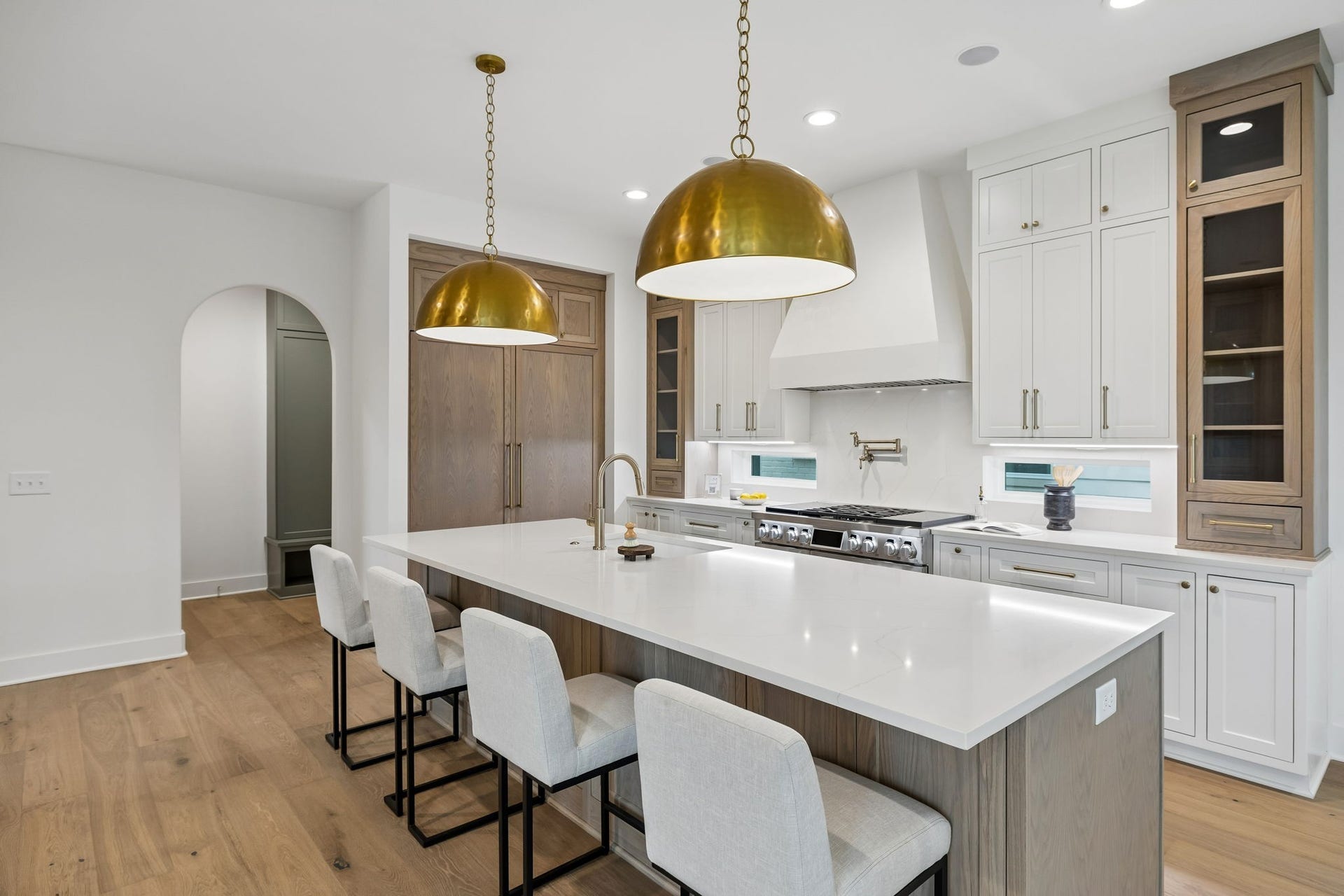 6413 Ranchero Dr, #B, Nashville, TN 37209 48 inch fridge and large island perfect for entertaining