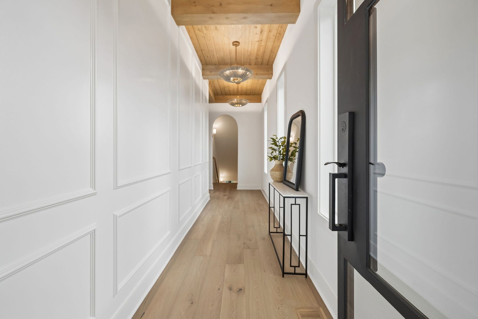 6413 Ranchero Dr, #B, Nashville, TN 37209 Beautiful Entry Way with designer lighting custom wood beams and ceiling