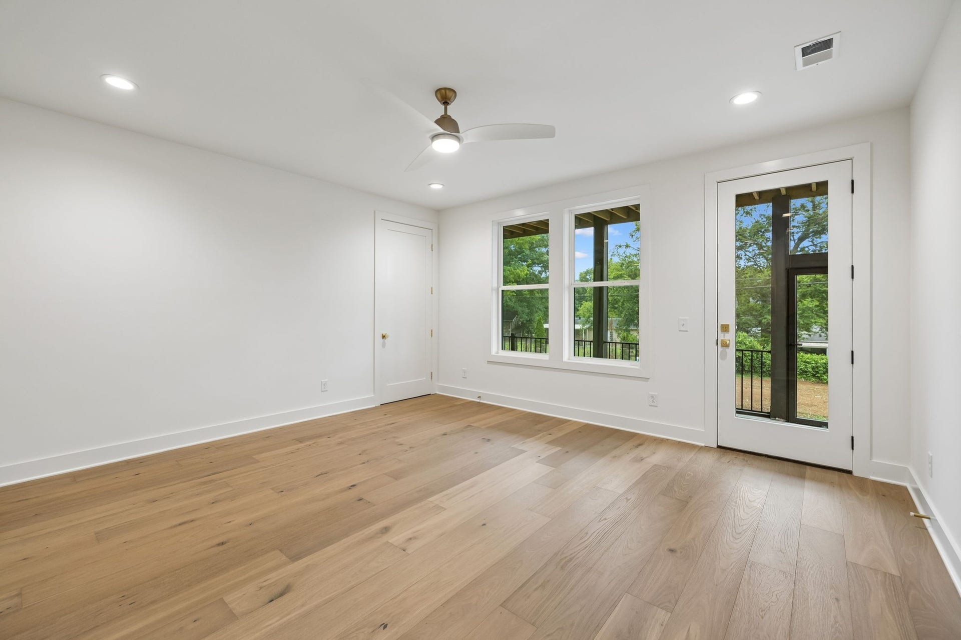 6413 Ranchero Dr, #B, Nashville, TN 37209 Downstairs outdoor living with 2nd screened in porch