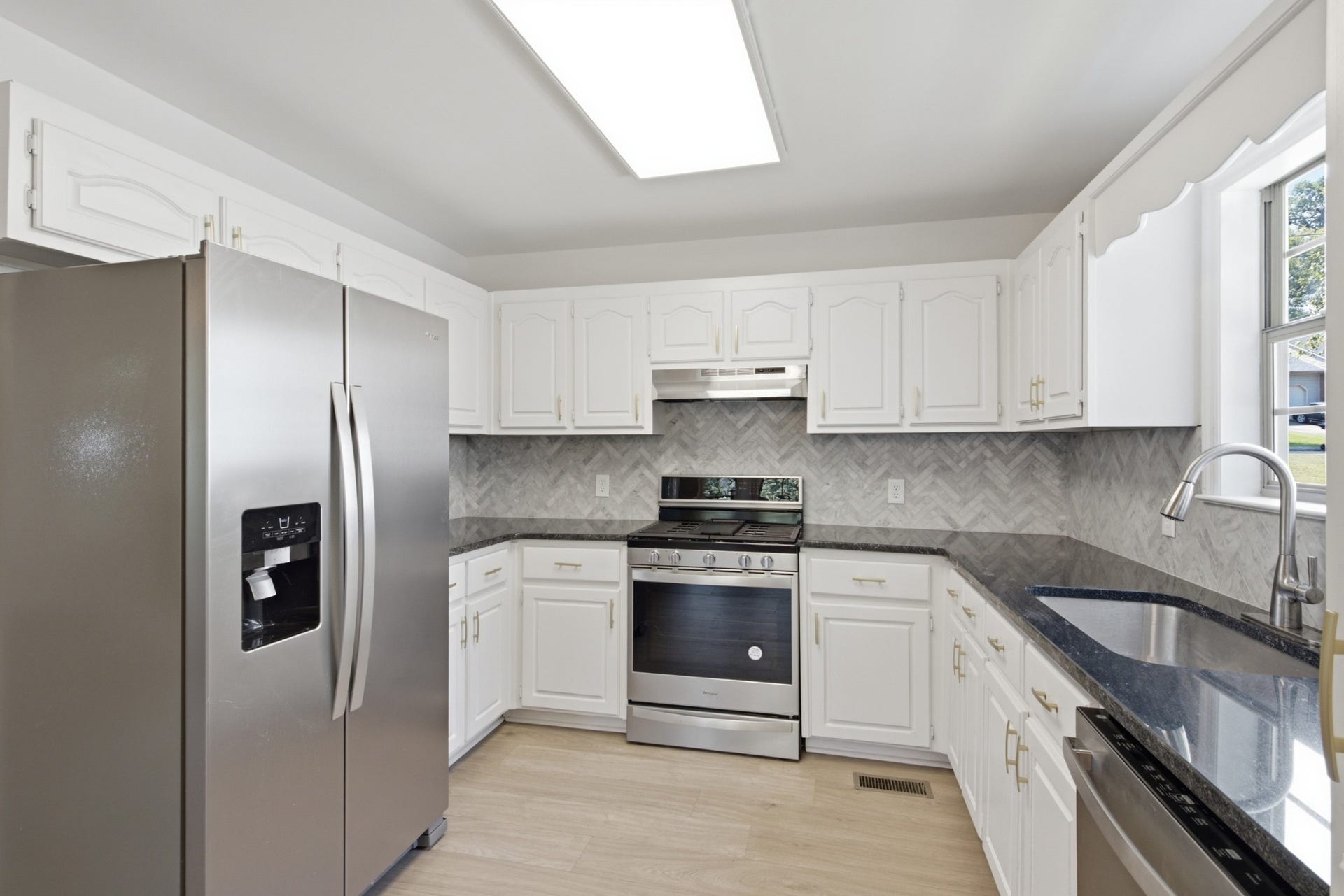208 Valley Dr, Columbia, TN 38401 208 Valley Dr, Columbia, TN 38401
