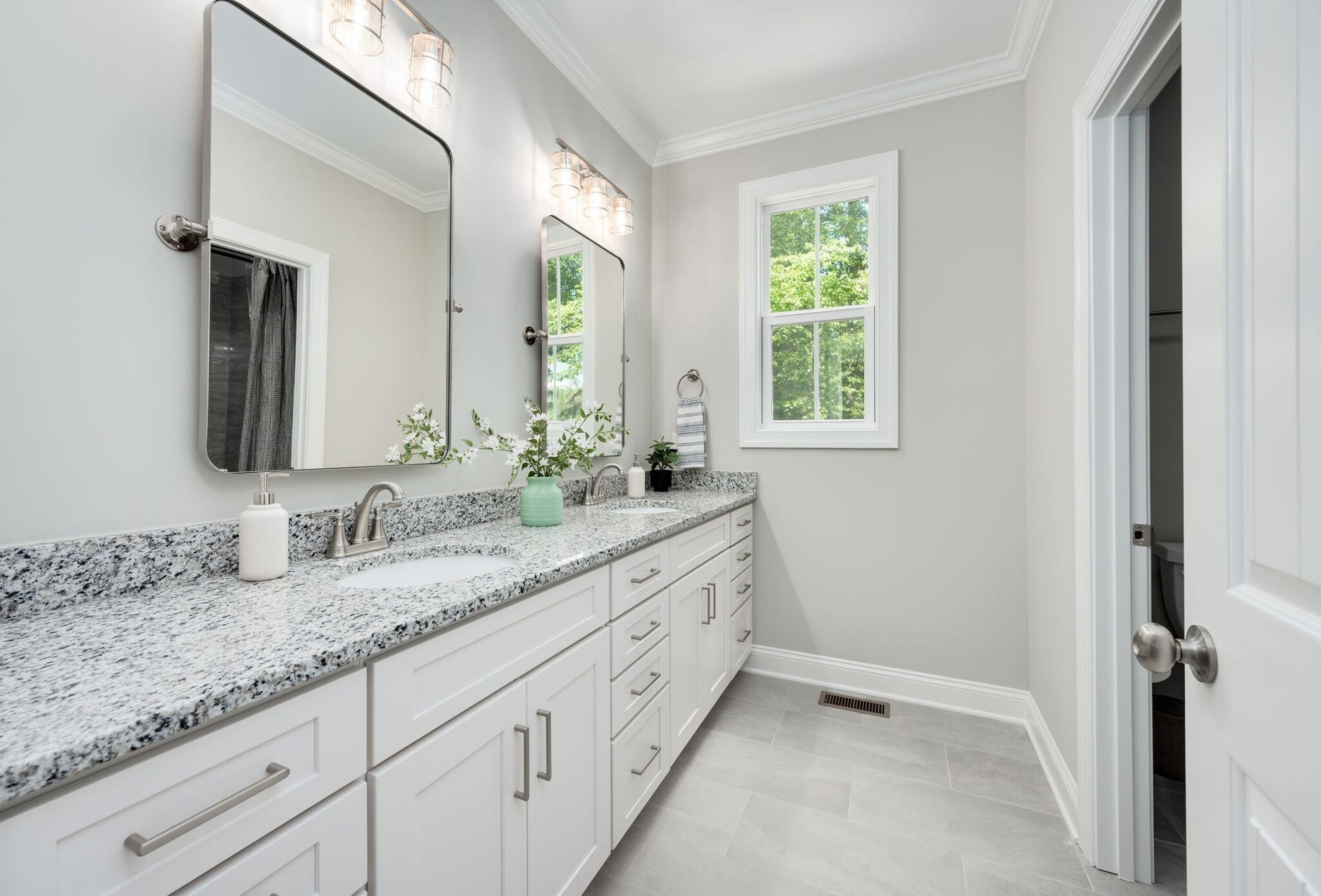 545 Delacy, Fairview, TN 37062 2nd bathroom has double vanity and combo tub/shower