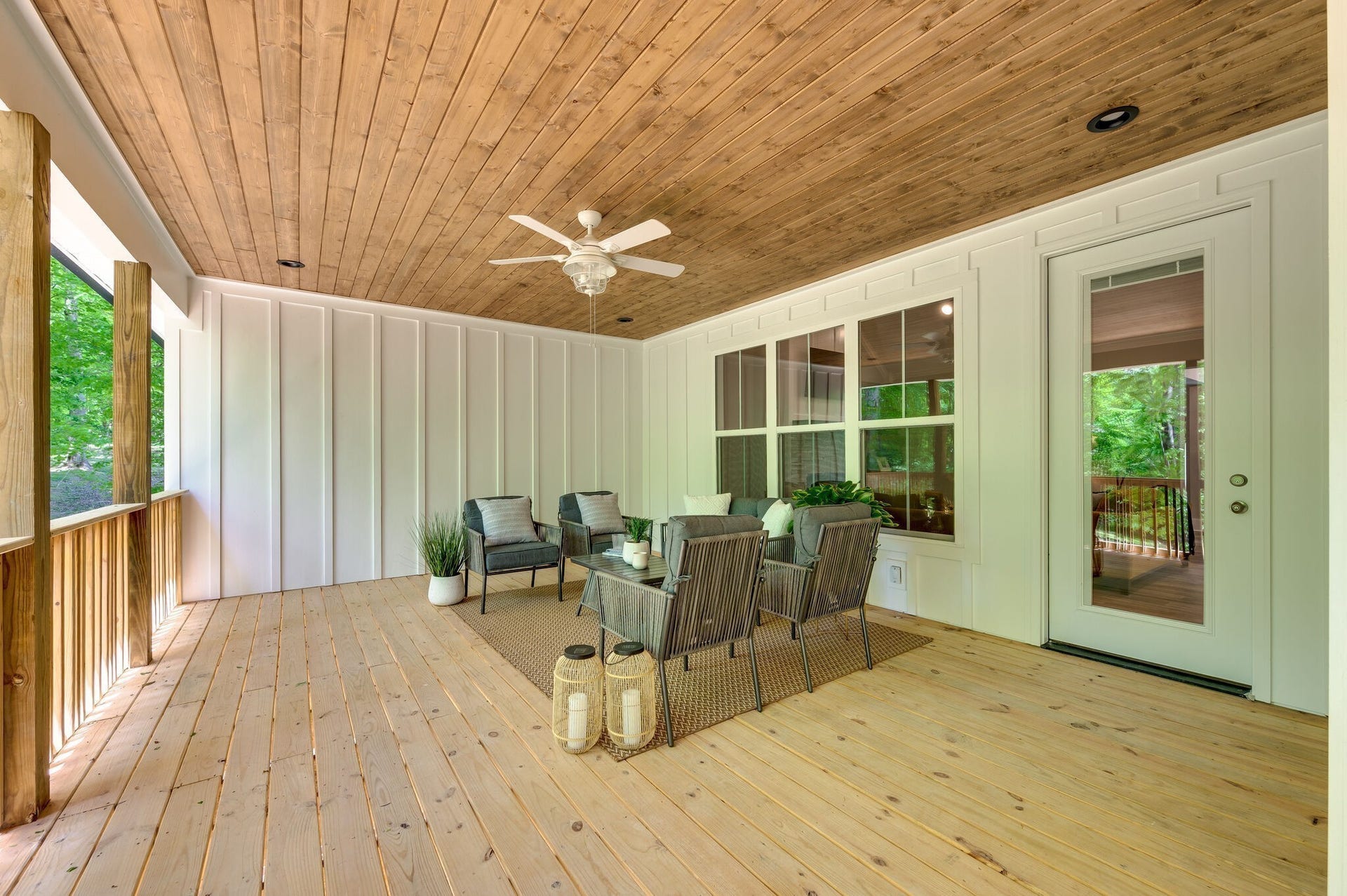 545 Delacy, Fairview, TN 37062 Plenty of outdoor seating. Ceiling fan