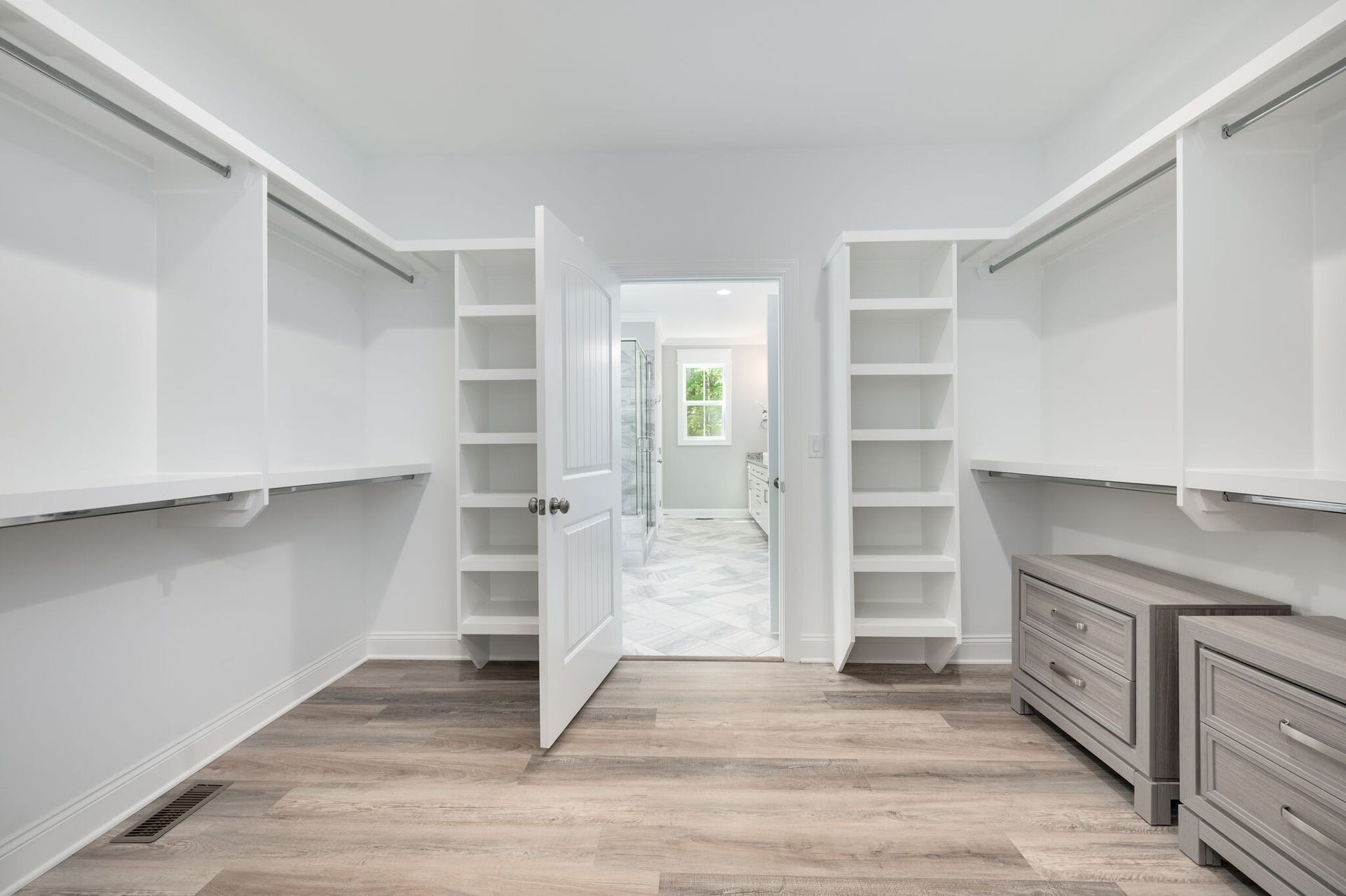545 Delacy, Fairview, TN 37062 Primary walk in closet connects to the laundry room for convenience.