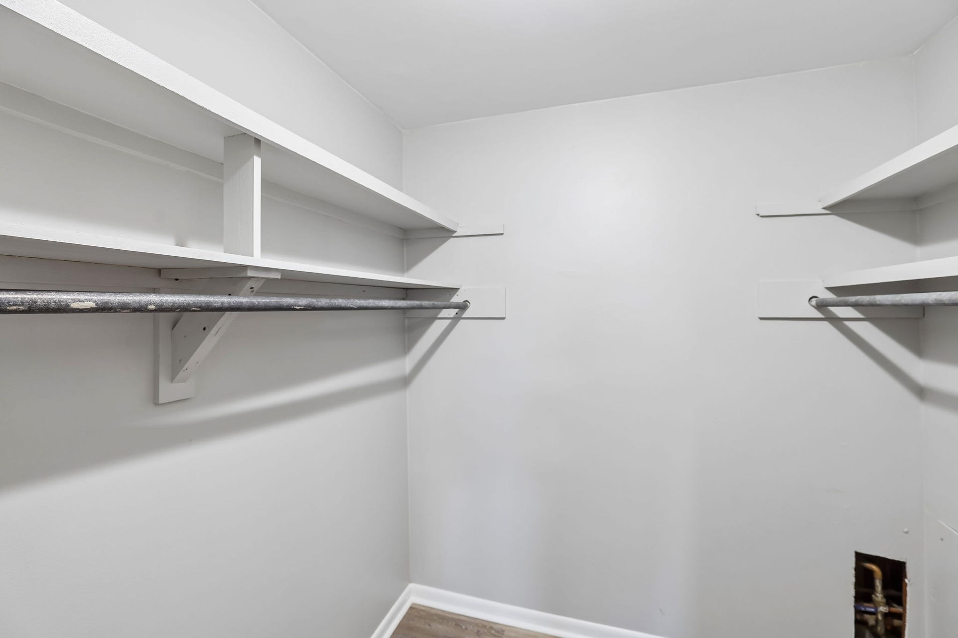 2850 Middle Tennessee Blvd, #D10, Murfreesboro, TN 37130 Walk in closet