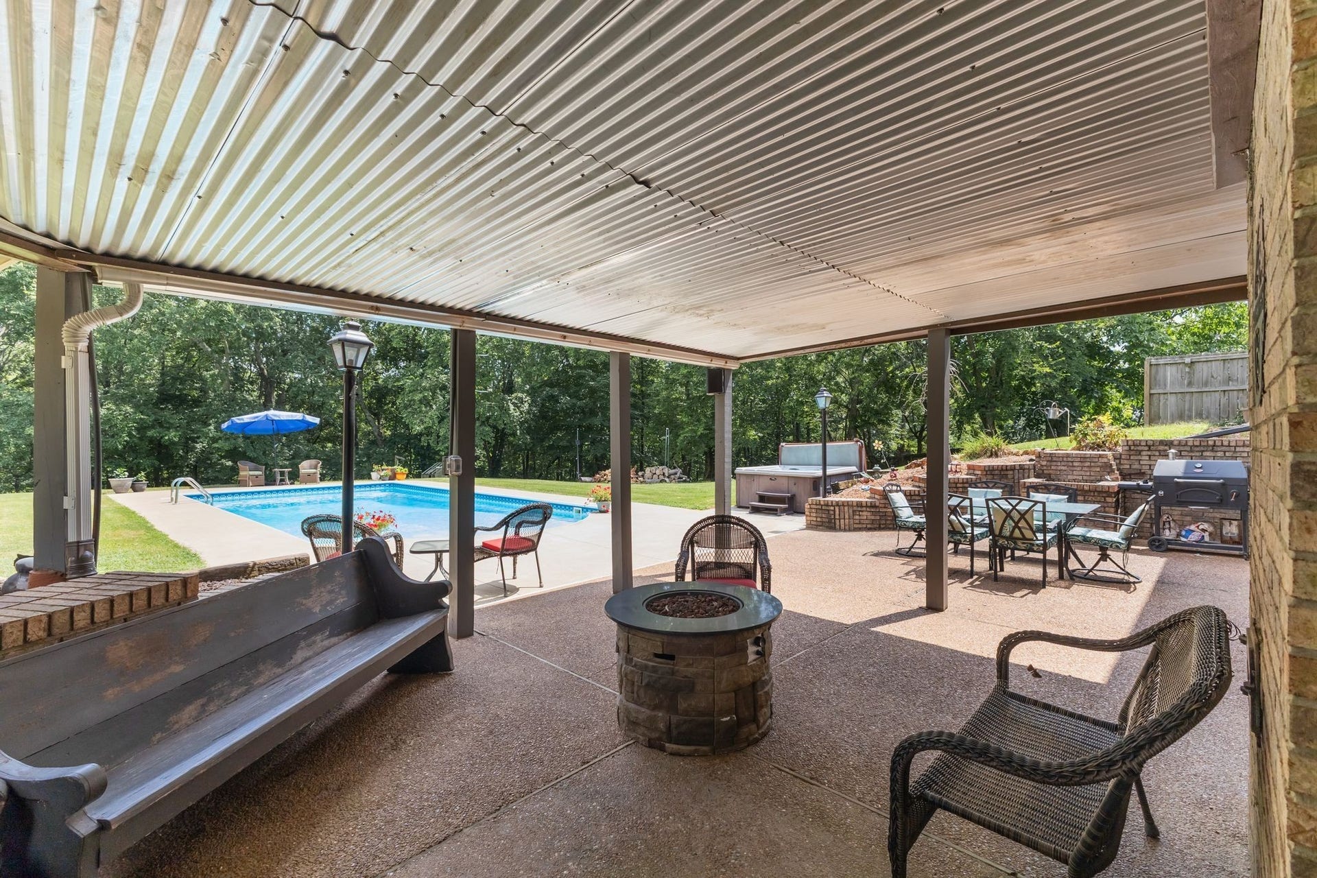 1025 Claremont Dr, Columbia, TN 38401 1025 Claremont Dr, Columbia, TN 38401