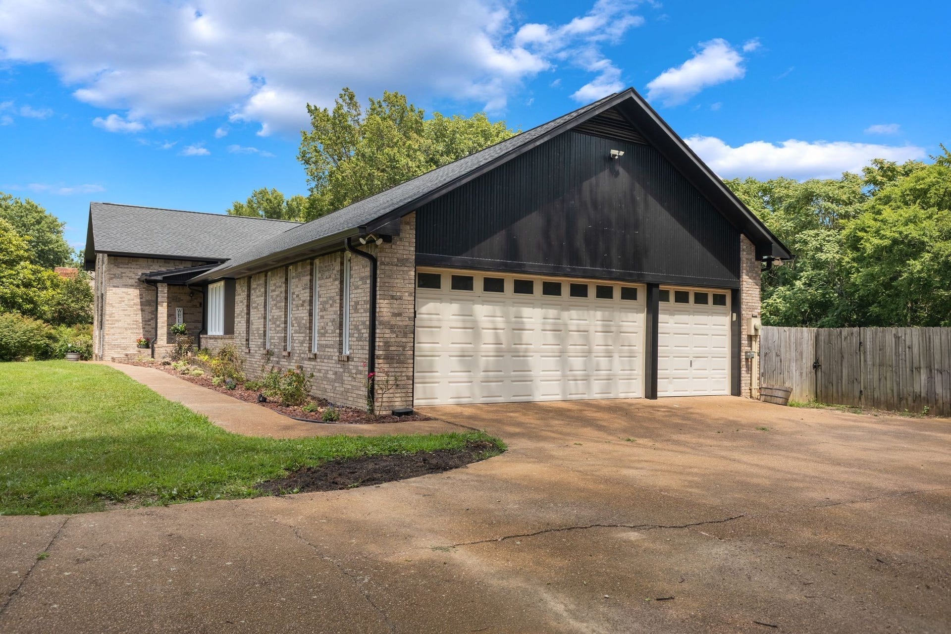 1025 Claremont Dr, Columbia, TN 38401 1025 Claremont Dr, Columbia, TN 38401