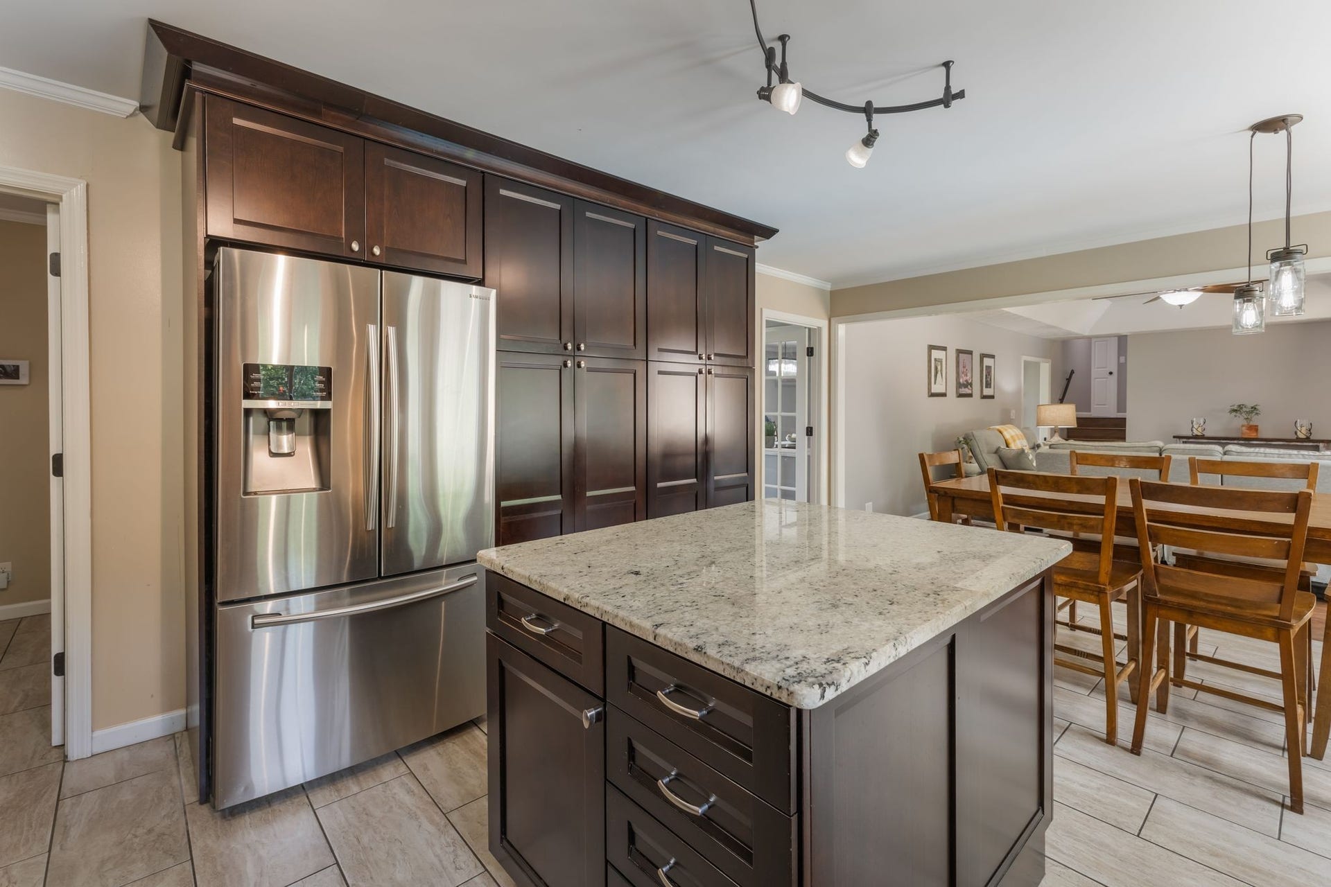 1025 Claremont Dr, Columbia, TN 38401 1025 Claremont Dr, Columbia, TN 38401