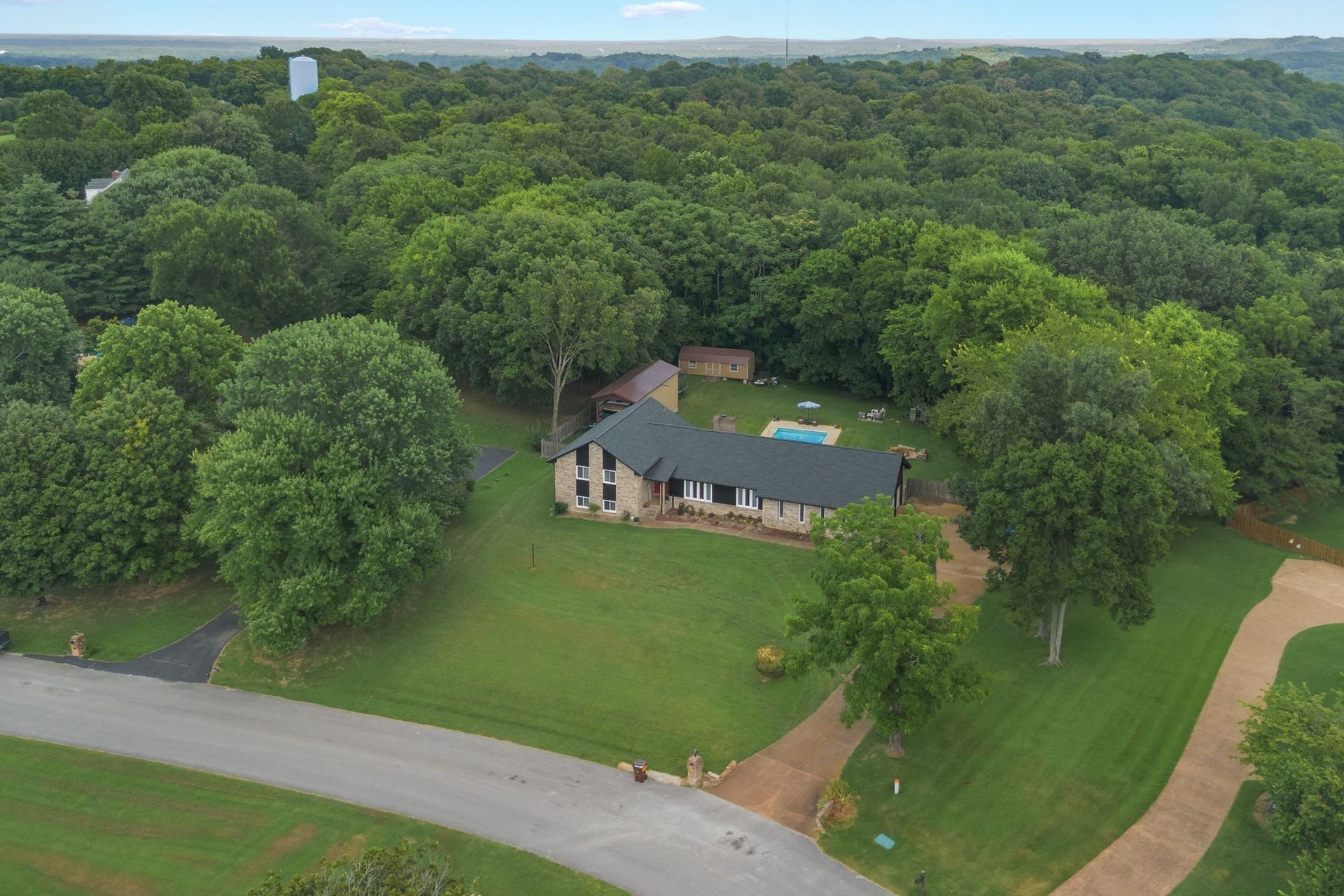 1025 Claremont Dr, Columbia, TN 38401 1025 Claremont Dr, Columbia, TN 38401