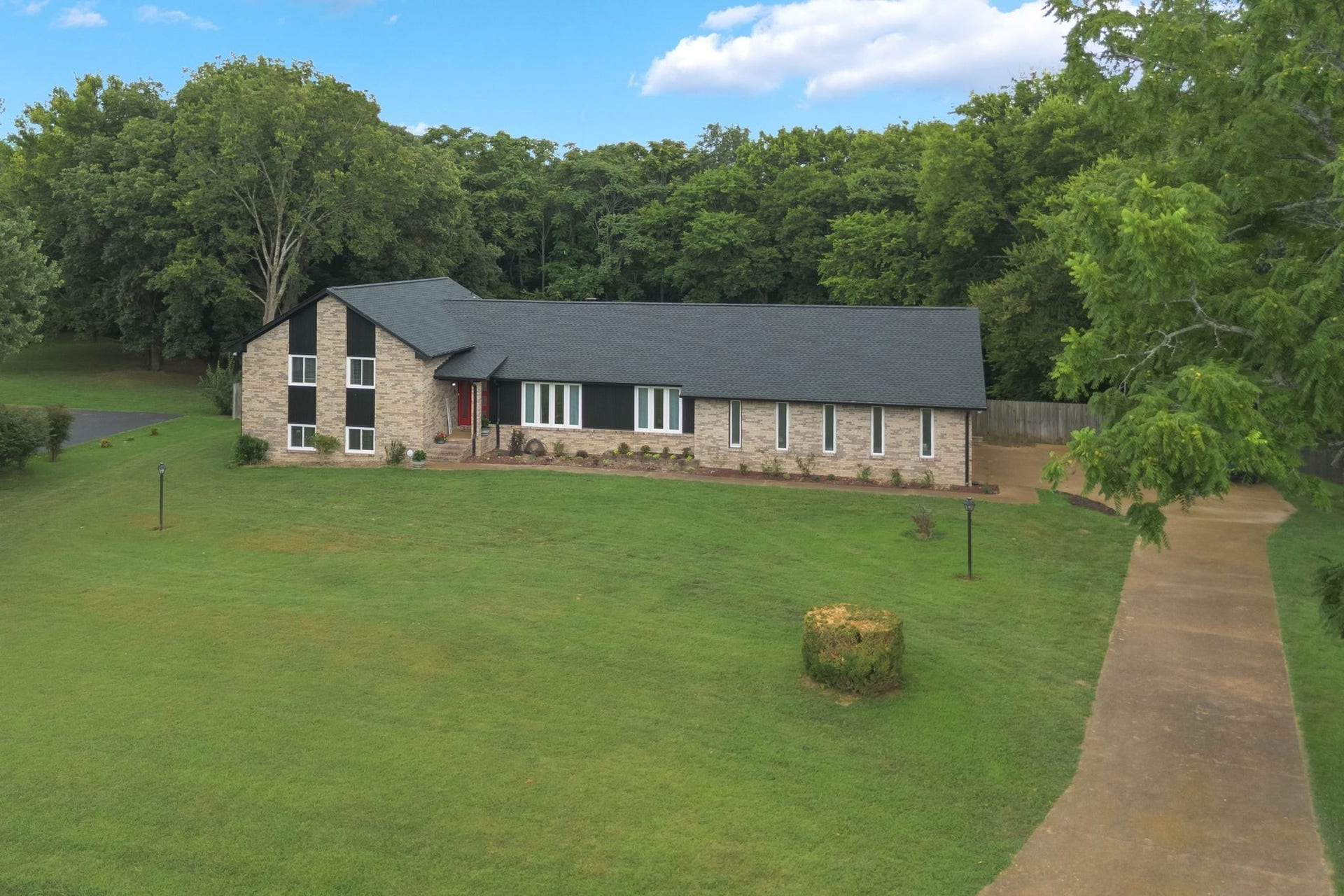 1025 Claremont Dr, Columbia, TN 38401 1025 Claremont Dr, Columbia, TN 38401