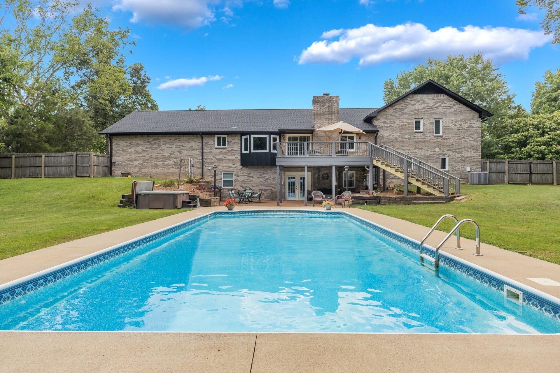 1025 Claremont Dr, Columbia, TN 38401 1025 Claremont Dr, Columbia, TN 38401