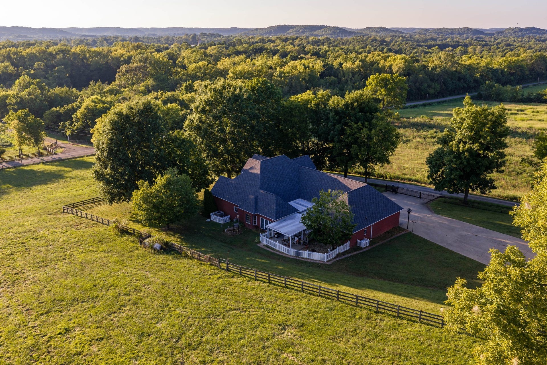 8005 Dry Creek Rd, Mount Pleasant, TN 38474 8005 Dry Creek Rd, Mount Pleasant, TN 38474