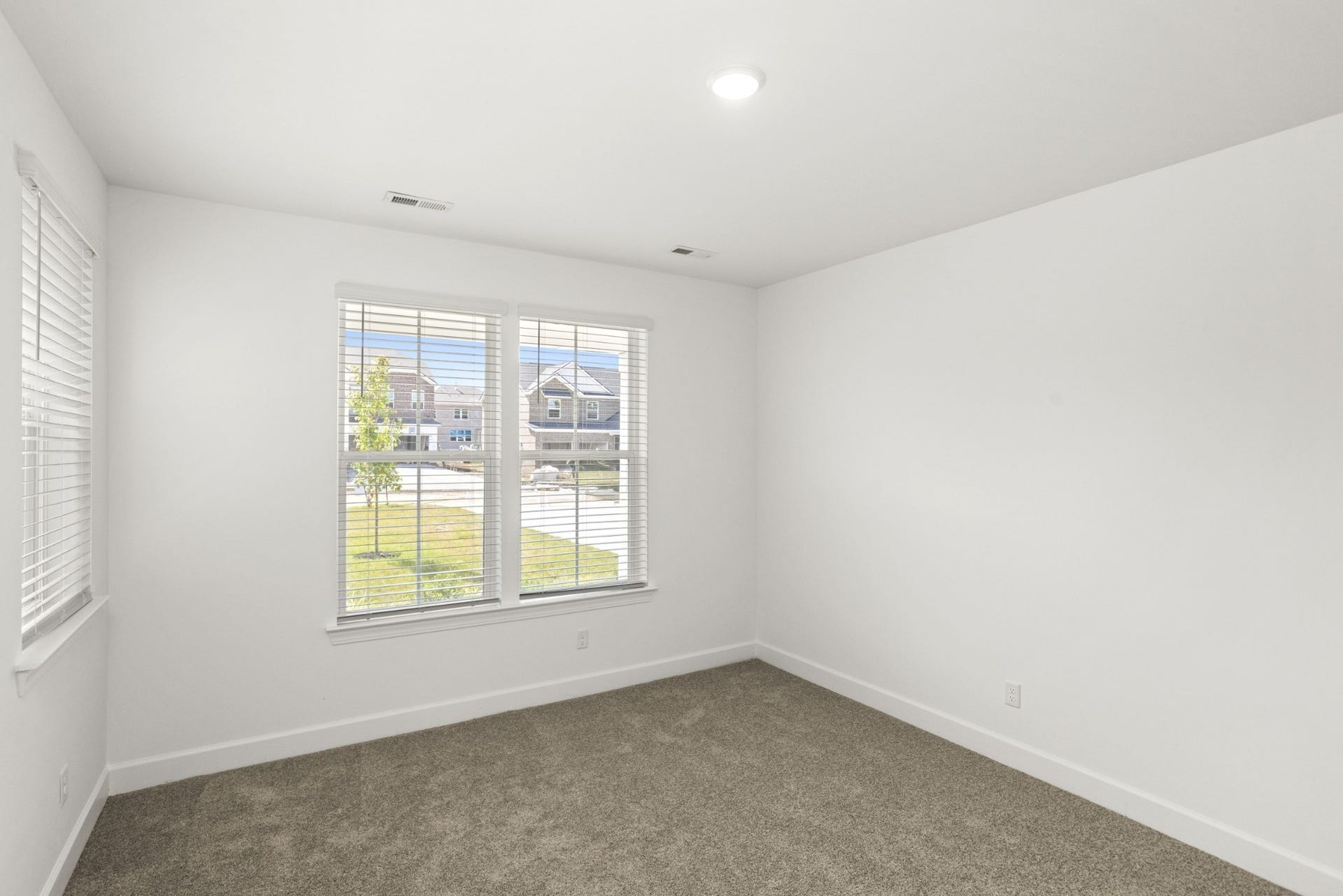402 Downs Lane, Mount Juliet, TN 37122 Pictures are of previously completed home of the same floorplan. Options and features may vary. Blinds are not included but can be added.