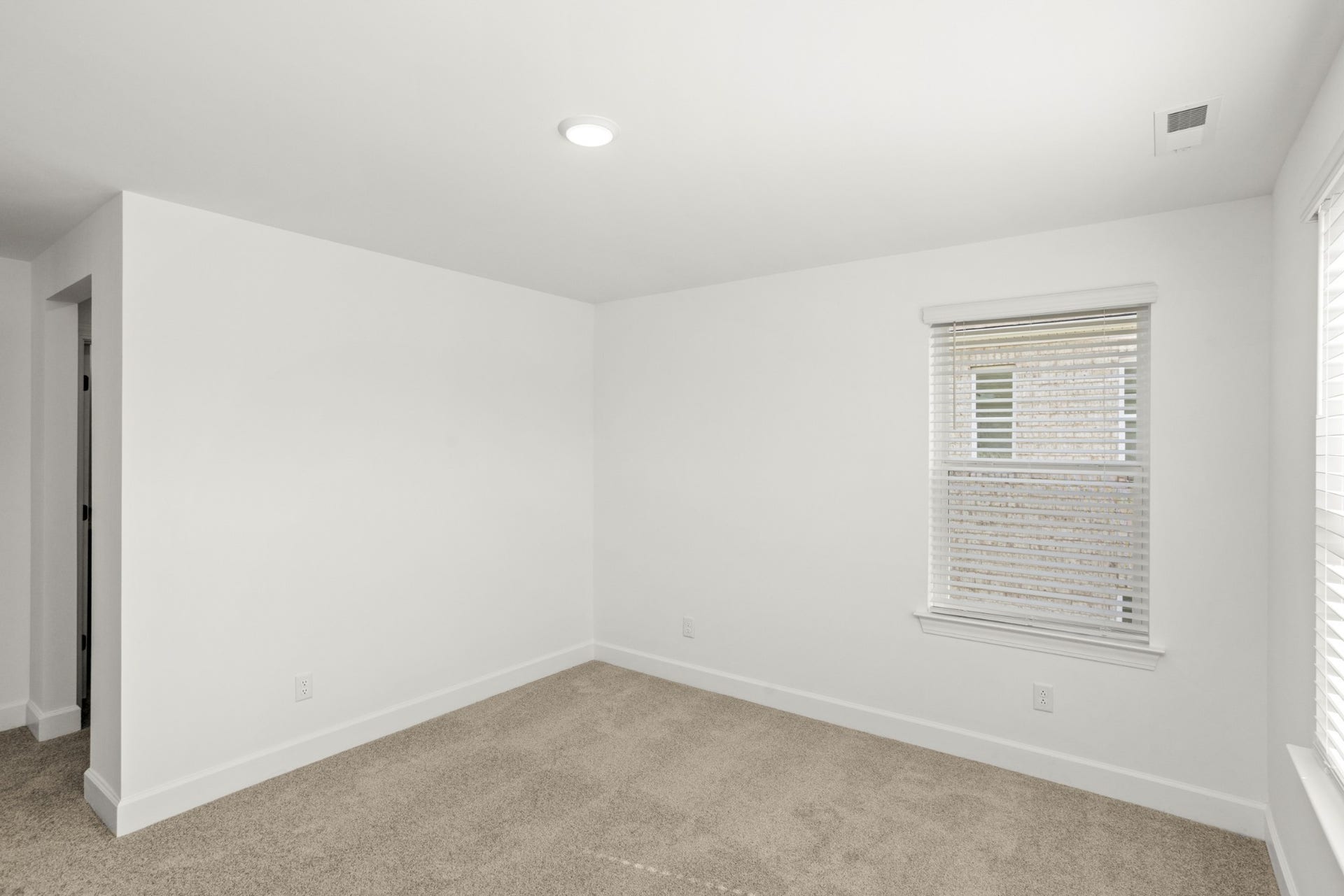 402 Downs Lane, Mount Juliet, TN 37122 Pictures are of previously completed home of the same floorplan. Options and features may vary. Blinds are not included but can be added.