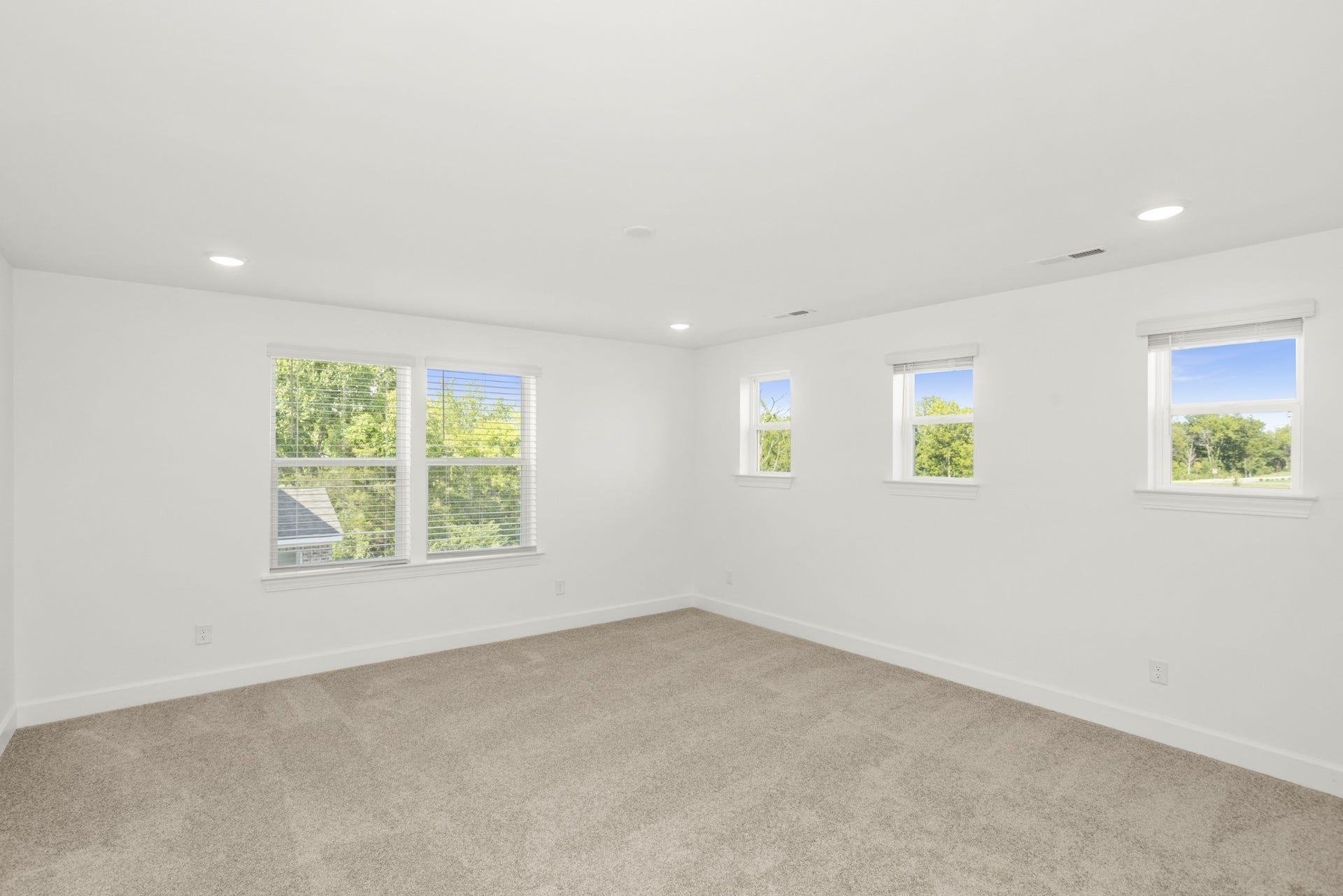 402 Downs Lane, Mount Juliet, TN 37122 Pictures are of previously completed home of the same floorplan. Options and features may vary. Blinds are not included but can be added.