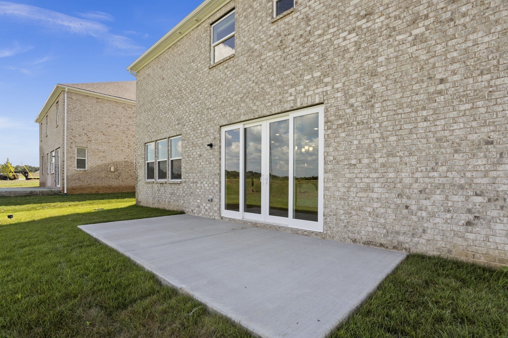 402 Downs Lane, Mount Juliet, TN 37122 Pictures are of previously completed home of the same floorplan. Options and features may vary.