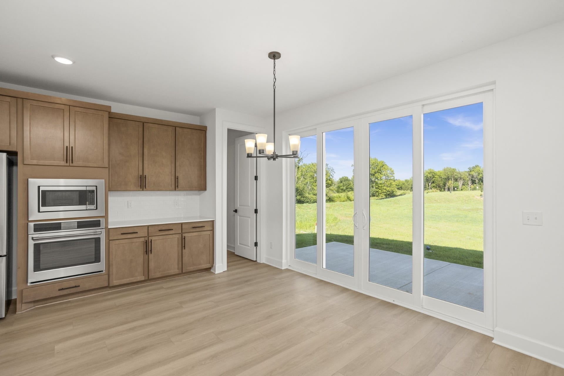 402 Downs Lane, Mount Juliet, TN 37122 Pictures are of previously completed home of the same floorplan. Options and features may vary. Refrigerator is not included but can be added.