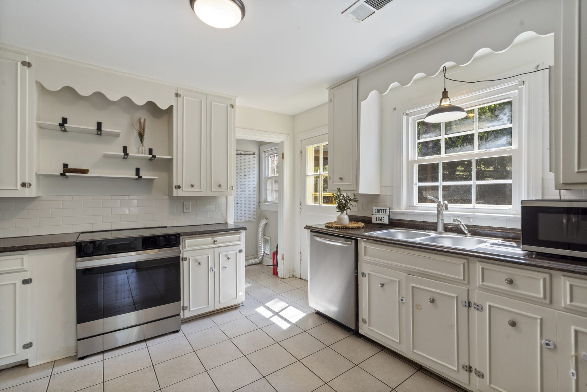 909 Edgewood Dr, Columbia, TN 38401 909 Edgewood Dr, Columbia, TN 38401