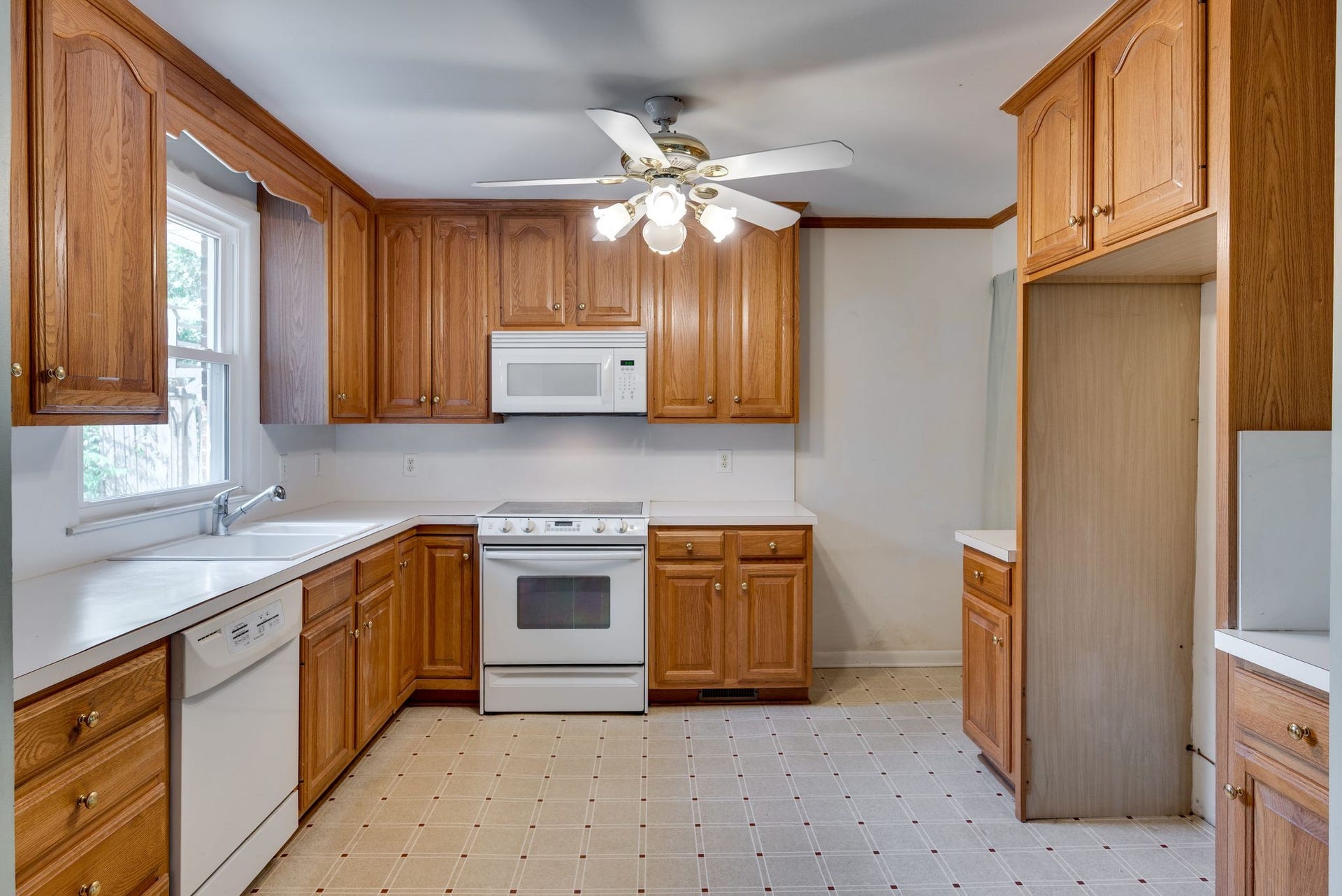 633 Elaine Dr, Nashville, TN 37211 633 Elaine Dr, Nashville, TN 37211
