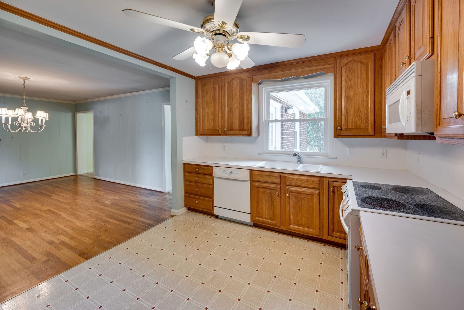 633 Elaine Dr, Nashville, TN 37211 633 Elaine Dr, Nashville, TN 37211