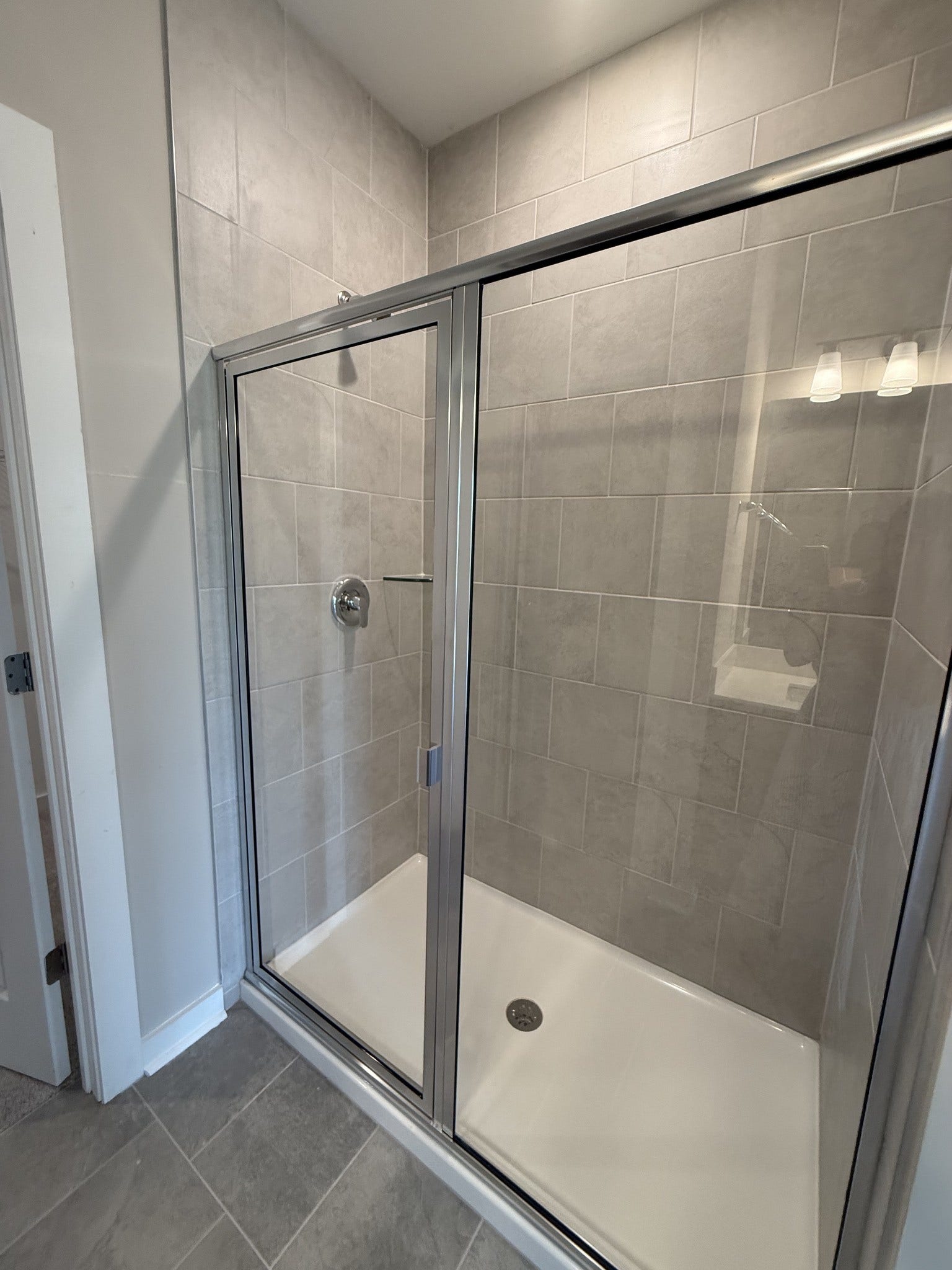 3322 Parmenter Street, Columbia, TN 38401 primary shower
