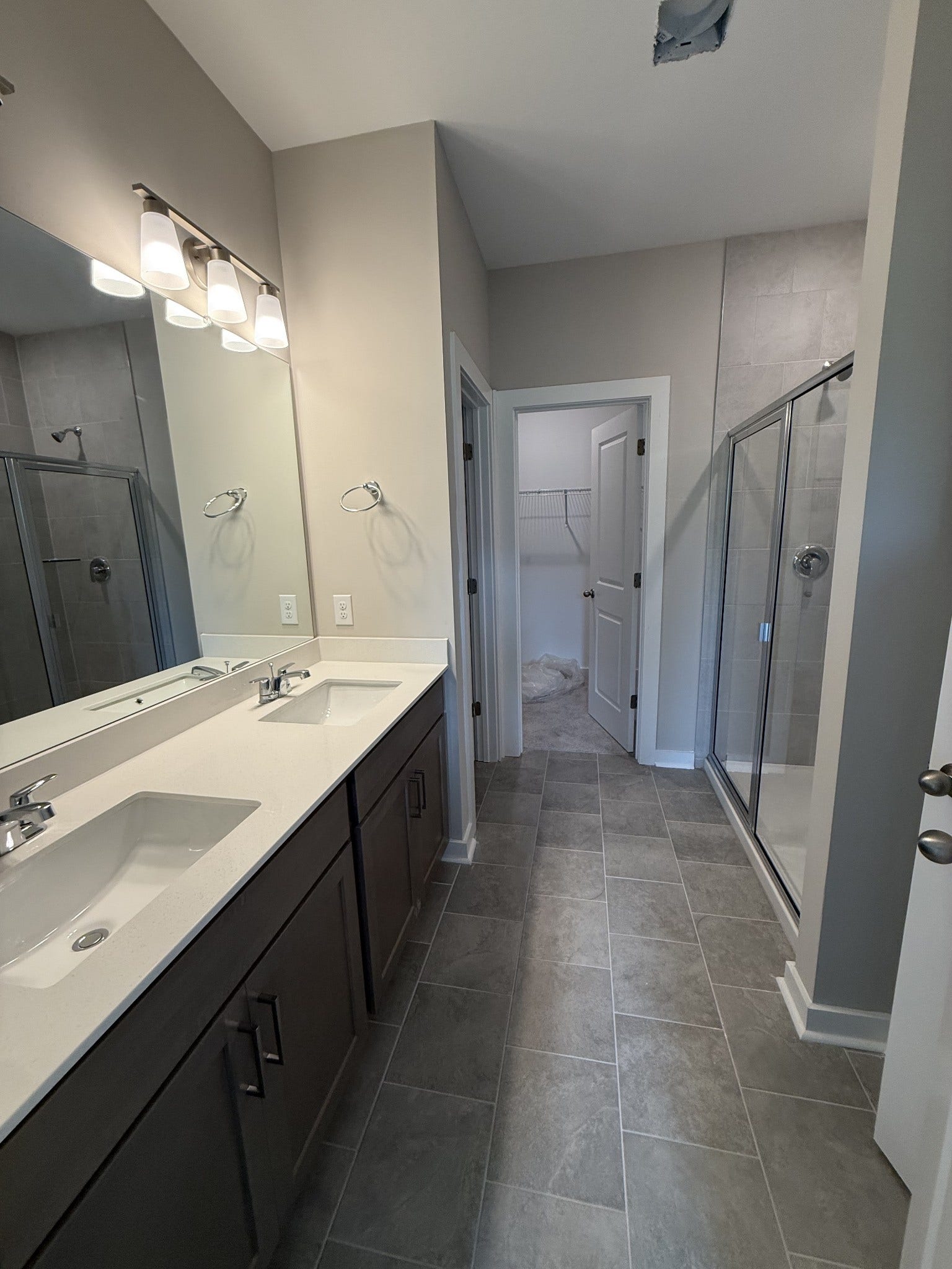 3322 Parmenter Street, Columbia, TN 38401 primary bath