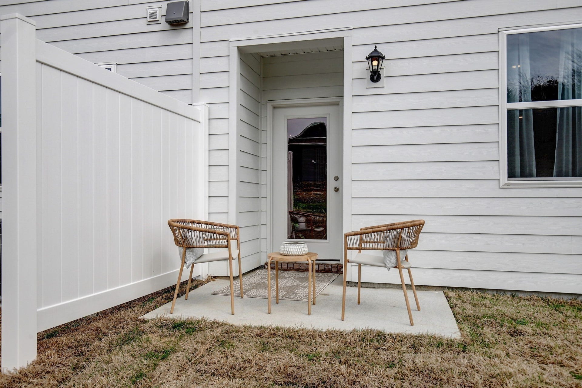 2230 Harlequin Point, Lebanon, TN 37090 Photos are of our model home. Some decorator items are not included.