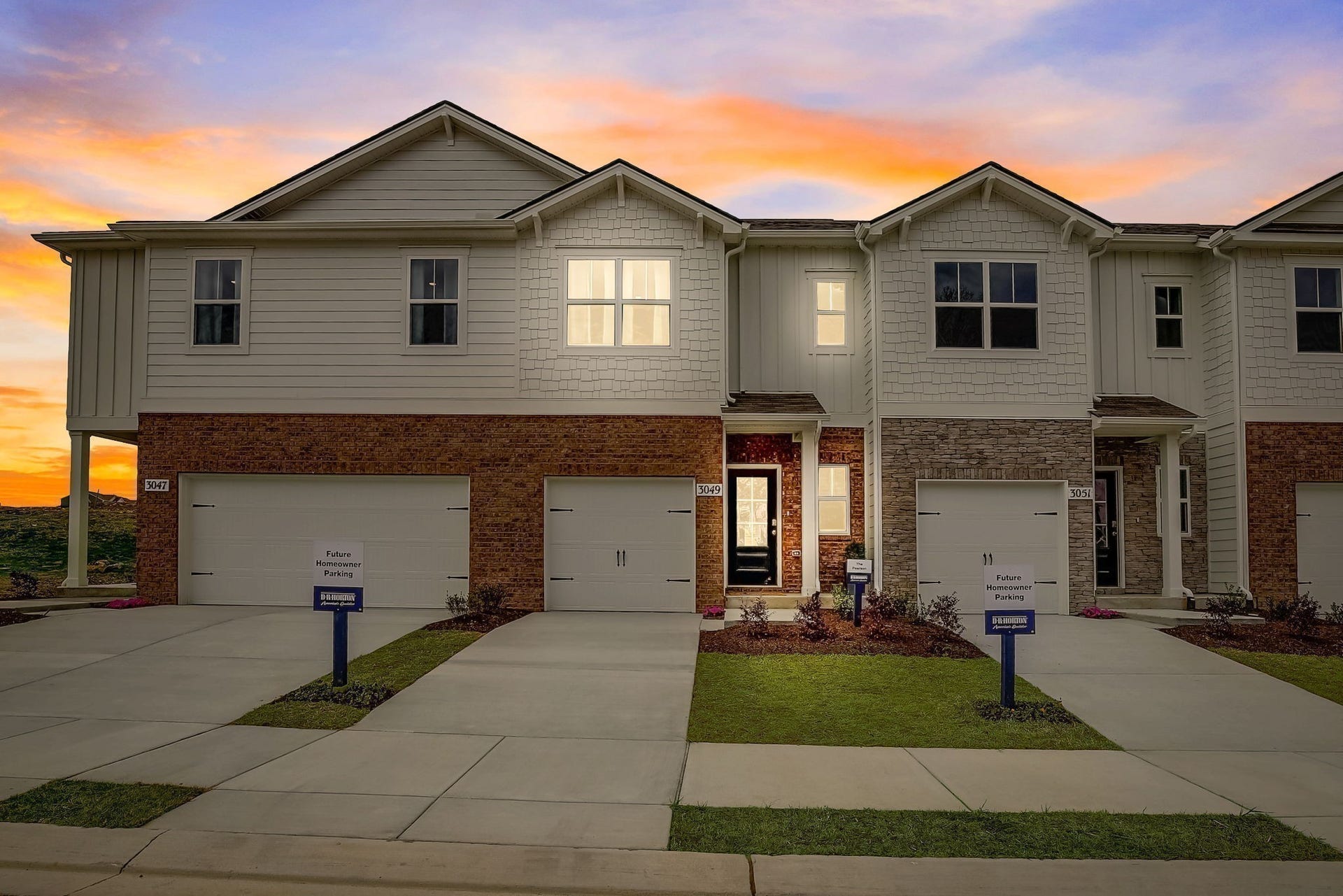 2230 Harlequin Point, Lebanon, TN 37090 Photos are of our model home. Some decorator items are not included.
