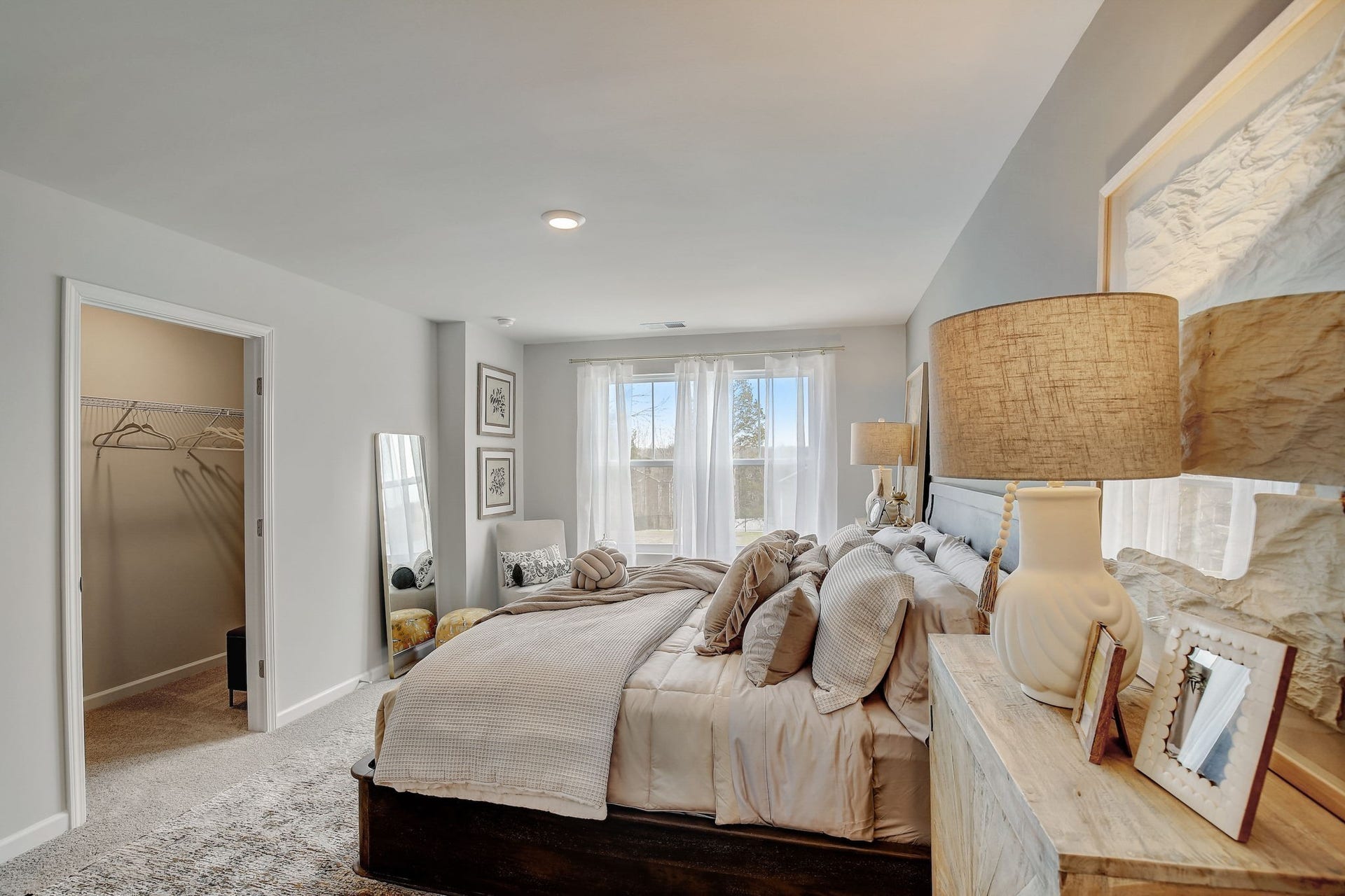 2230 Harlequin Point, Lebanon, TN 37090 Photos are of our model home. Some decorator items are not included.