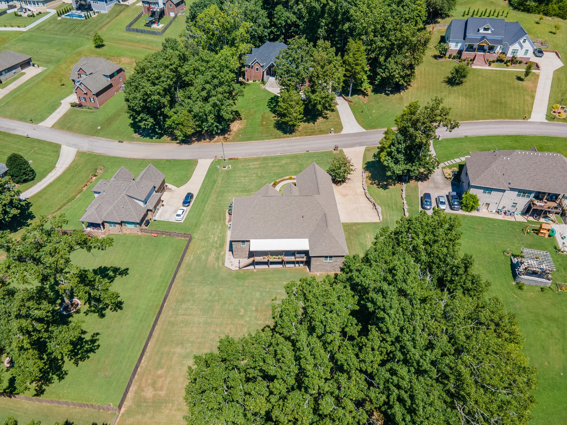 1725 Mayflower Dr, Columbia, TN 38401