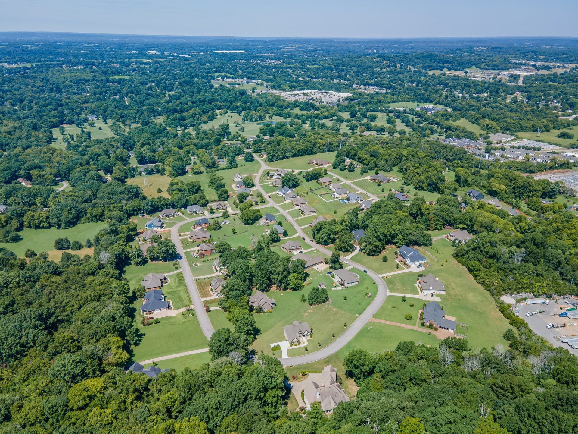 1725 Mayflower Dr, Columbia, TN 38401