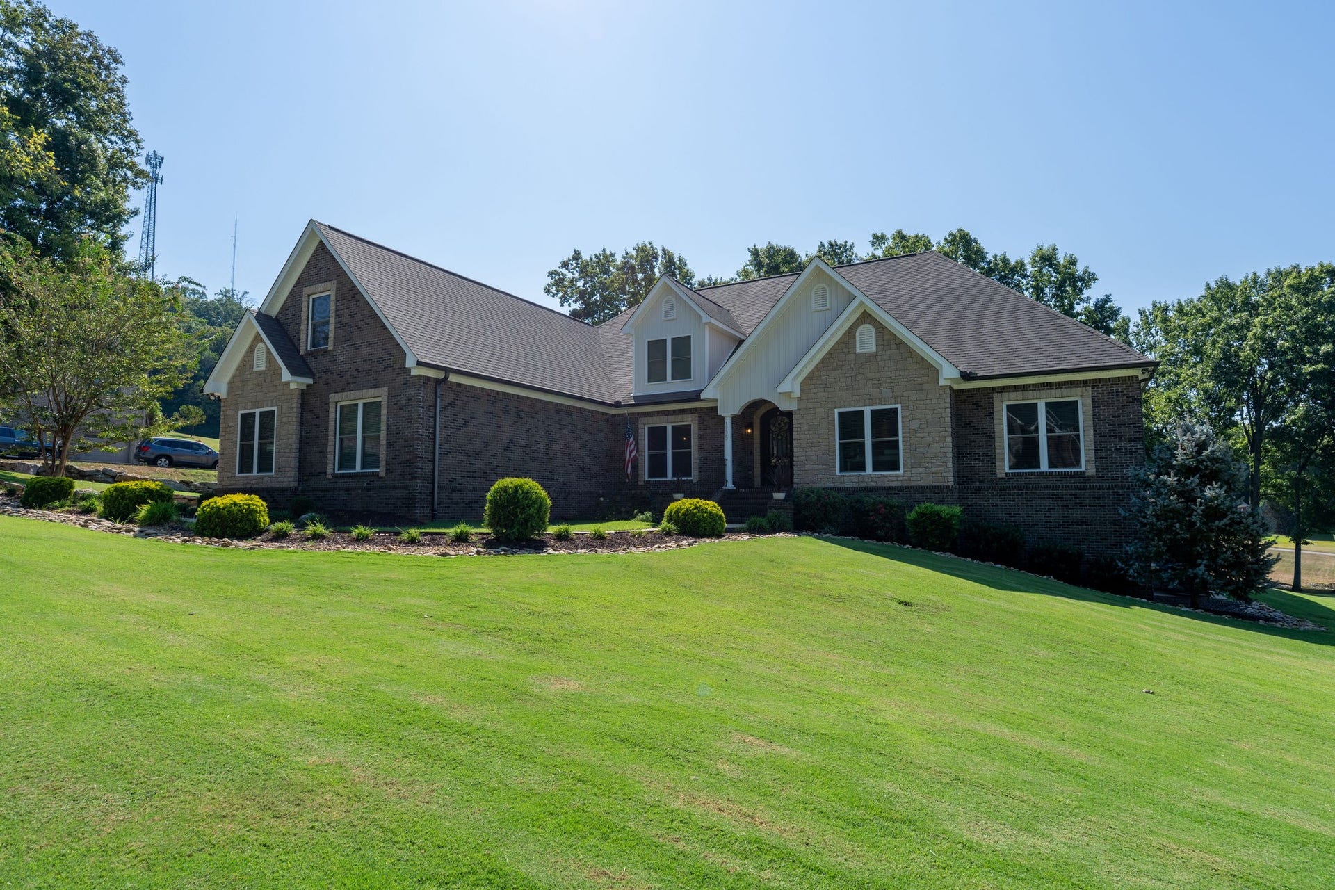 1725 Mayflower Dr, Columbia, TN 38401