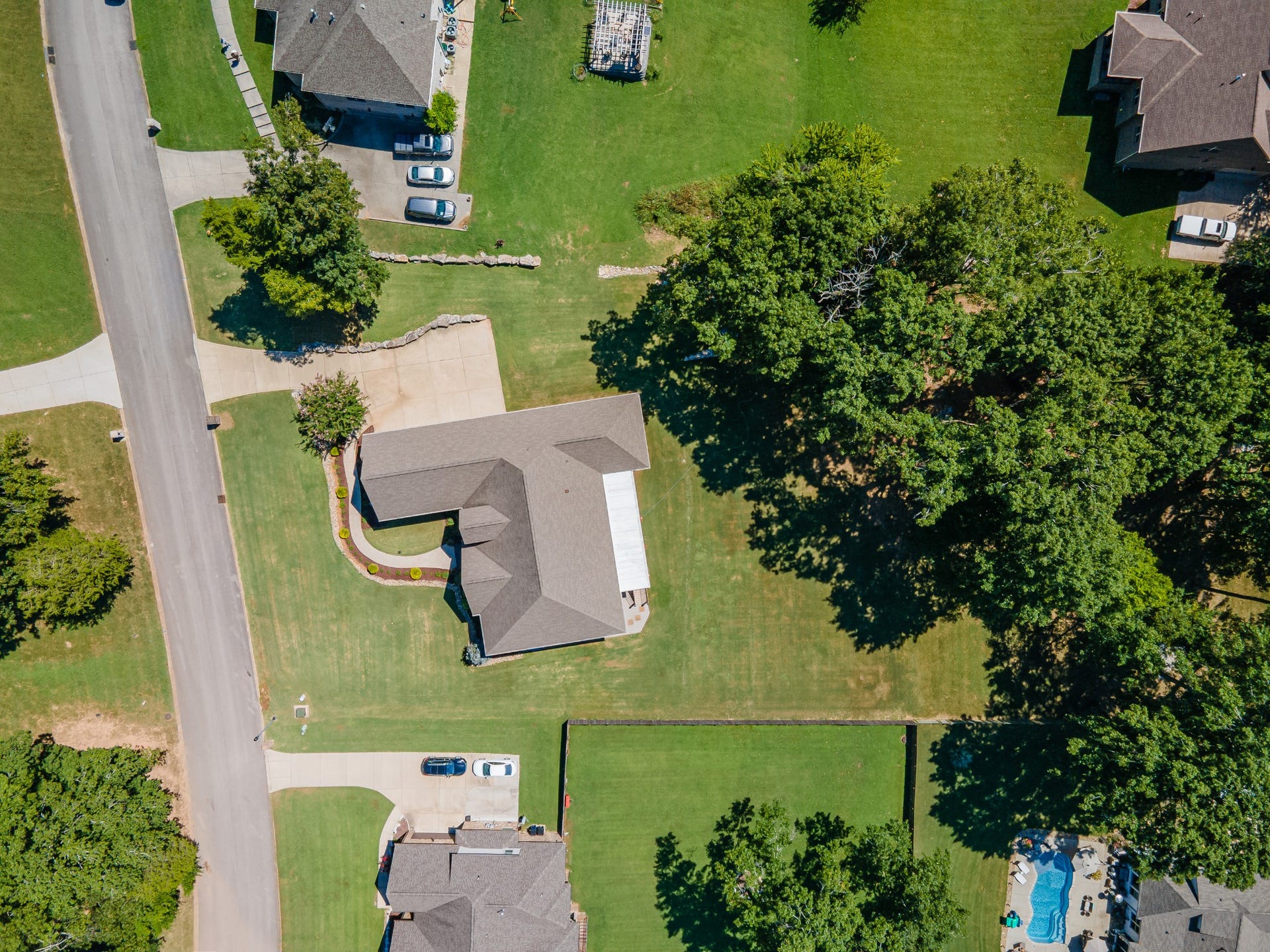 1725 Mayflower Dr, Columbia, TN 38401