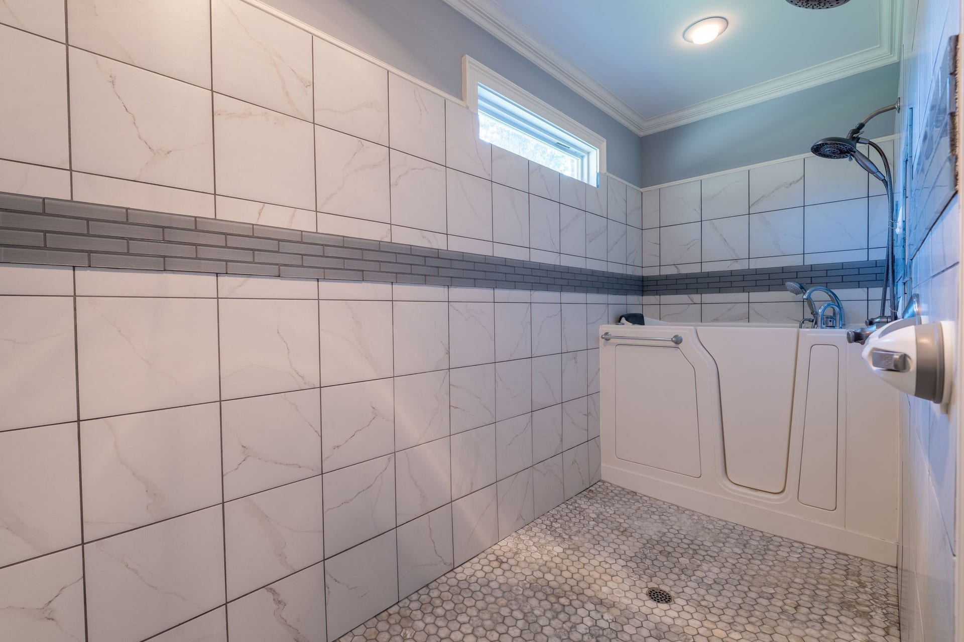 1725 Mayflower Dr, Columbia, TN 38401