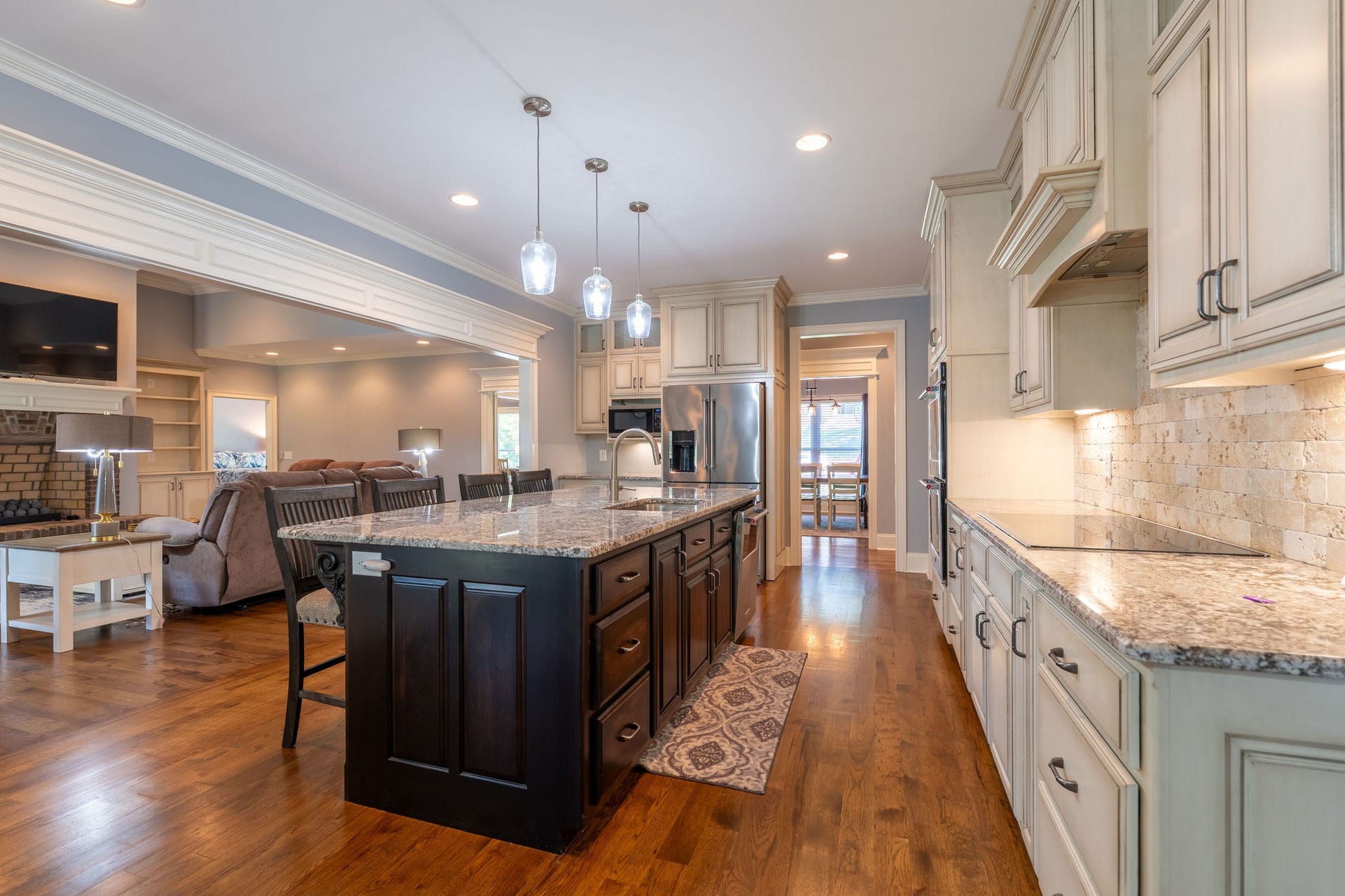 1725 Mayflower Dr, Columbia, TN 38401