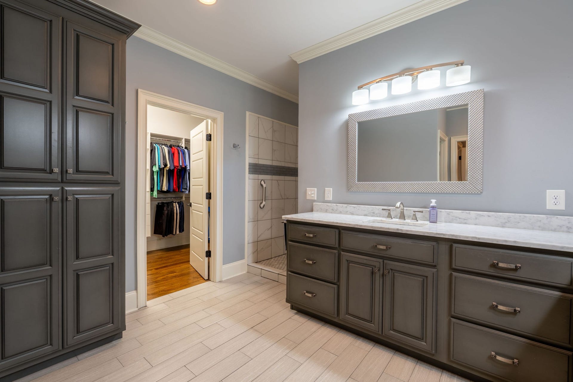 1725 Mayflower Dr, Columbia, TN 38401