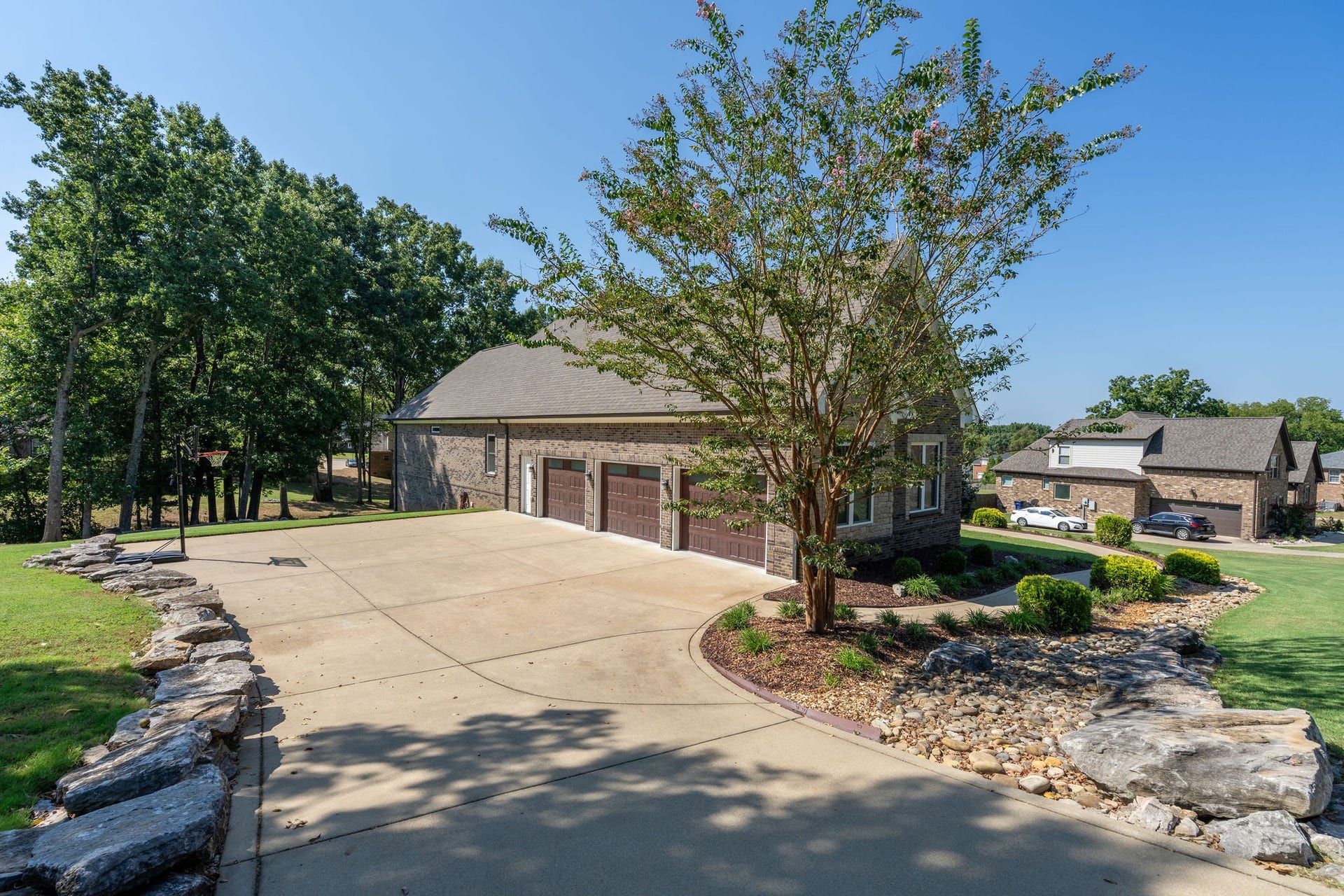 1725 Mayflower Dr, Columbia, TN 38401
