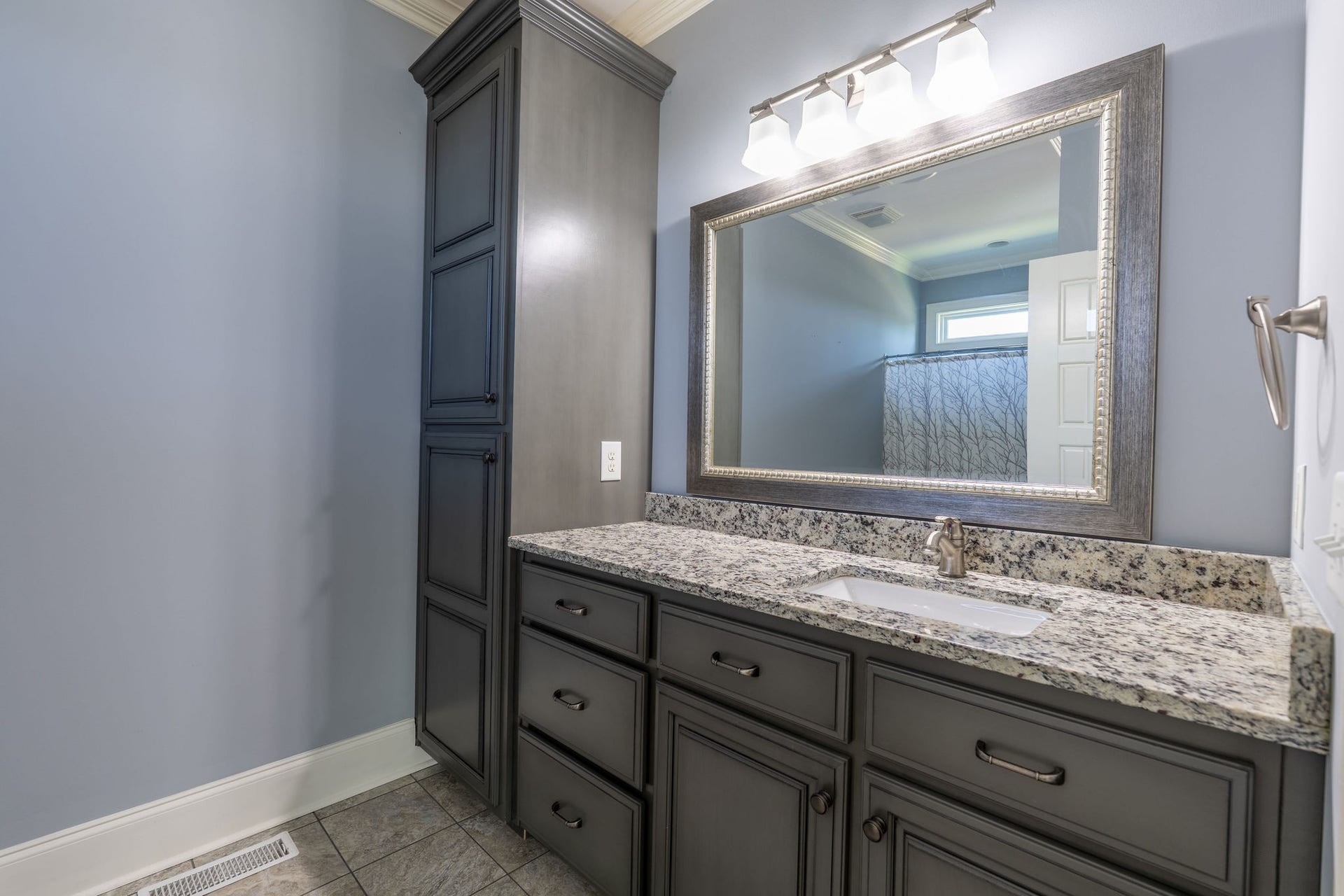 1725 Mayflower Dr, Columbia, TN 38401