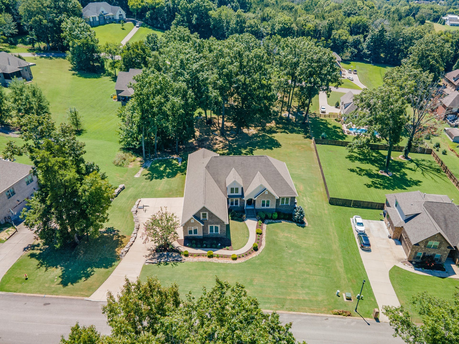 1725 Mayflower Dr, Columbia, TN 38401