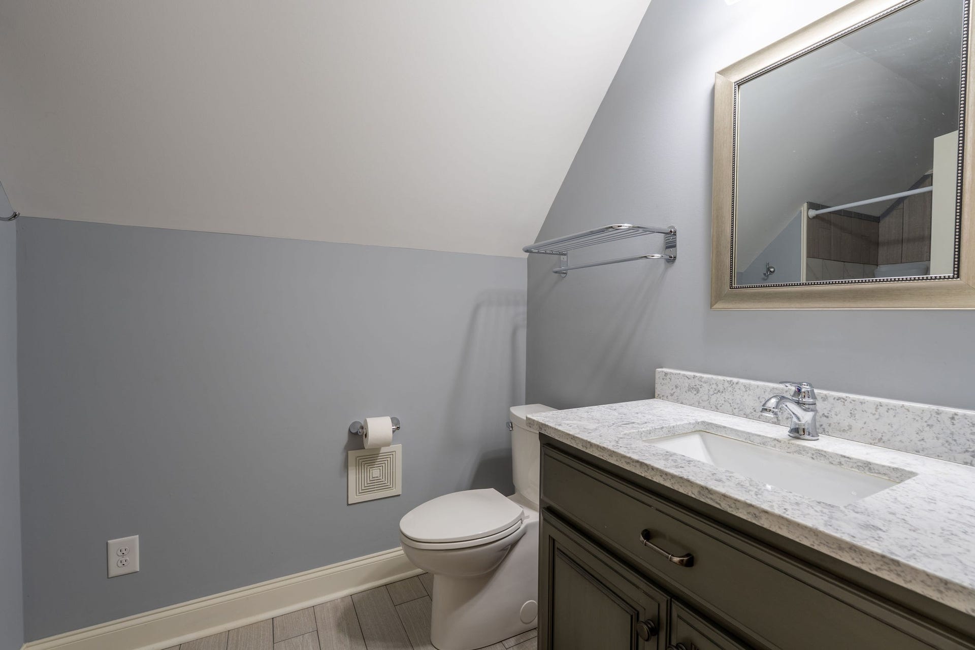 1725 Mayflower Dr, Columbia, TN 38401