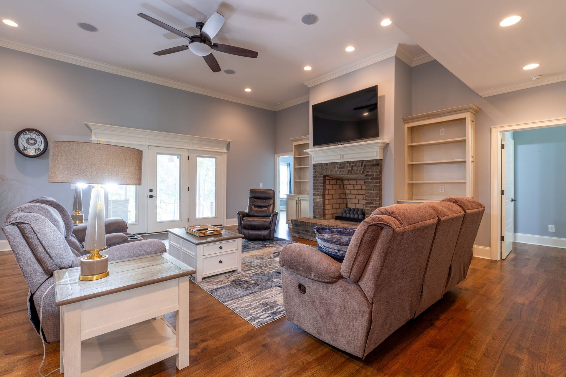1725 Mayflower Dr, Columbia, TN 38401