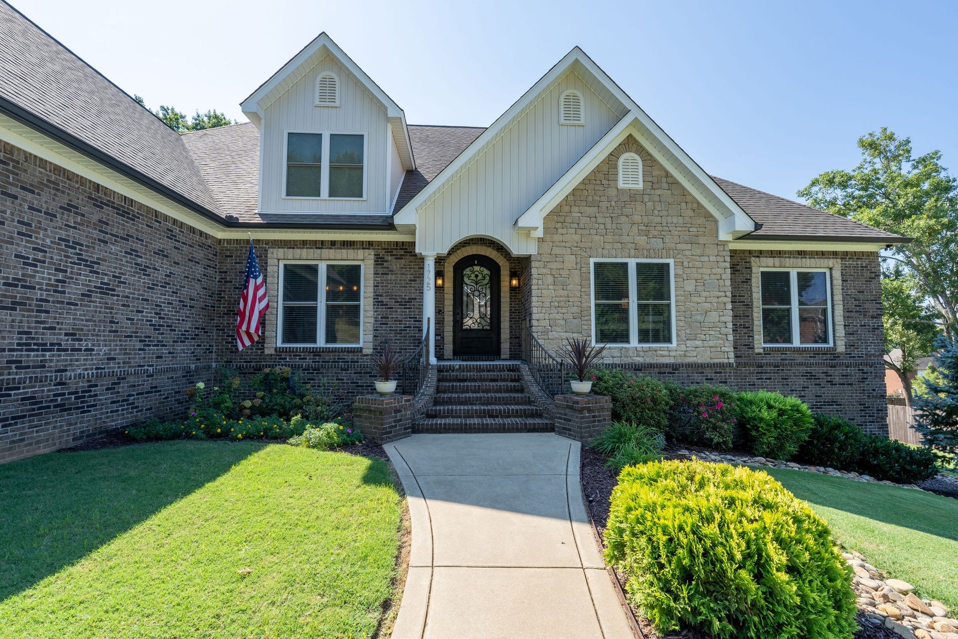 1725 Mayflower Dr, Columbia, TN 38401
