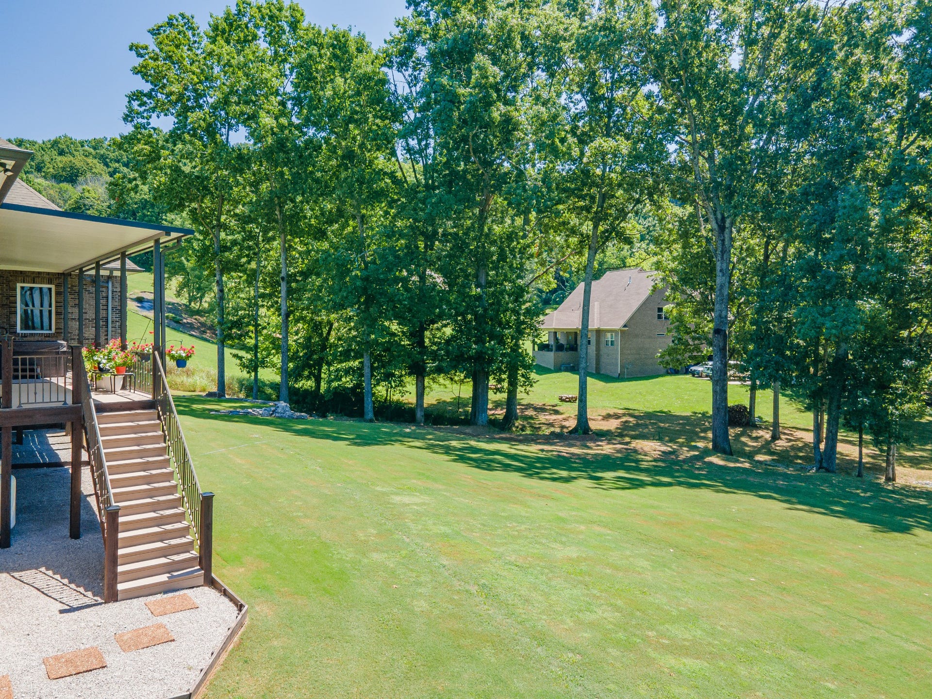 1725 Mayflower Dr, Columbia, TN 38401